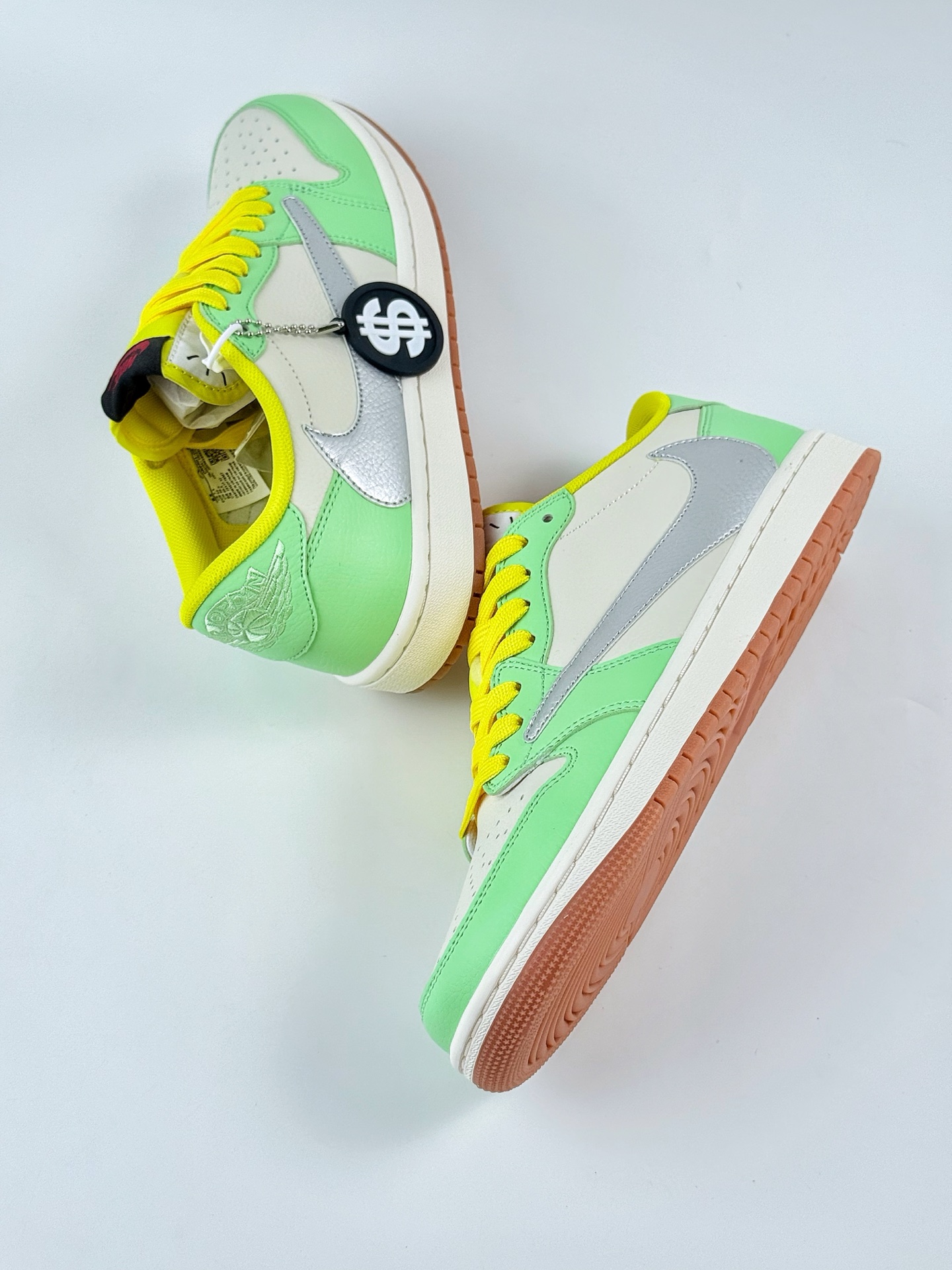 Travis Scott x Nike Air Jordan 1 Low Air Jordan 1 Low 反转米黄绿倒钩 DM6901-092