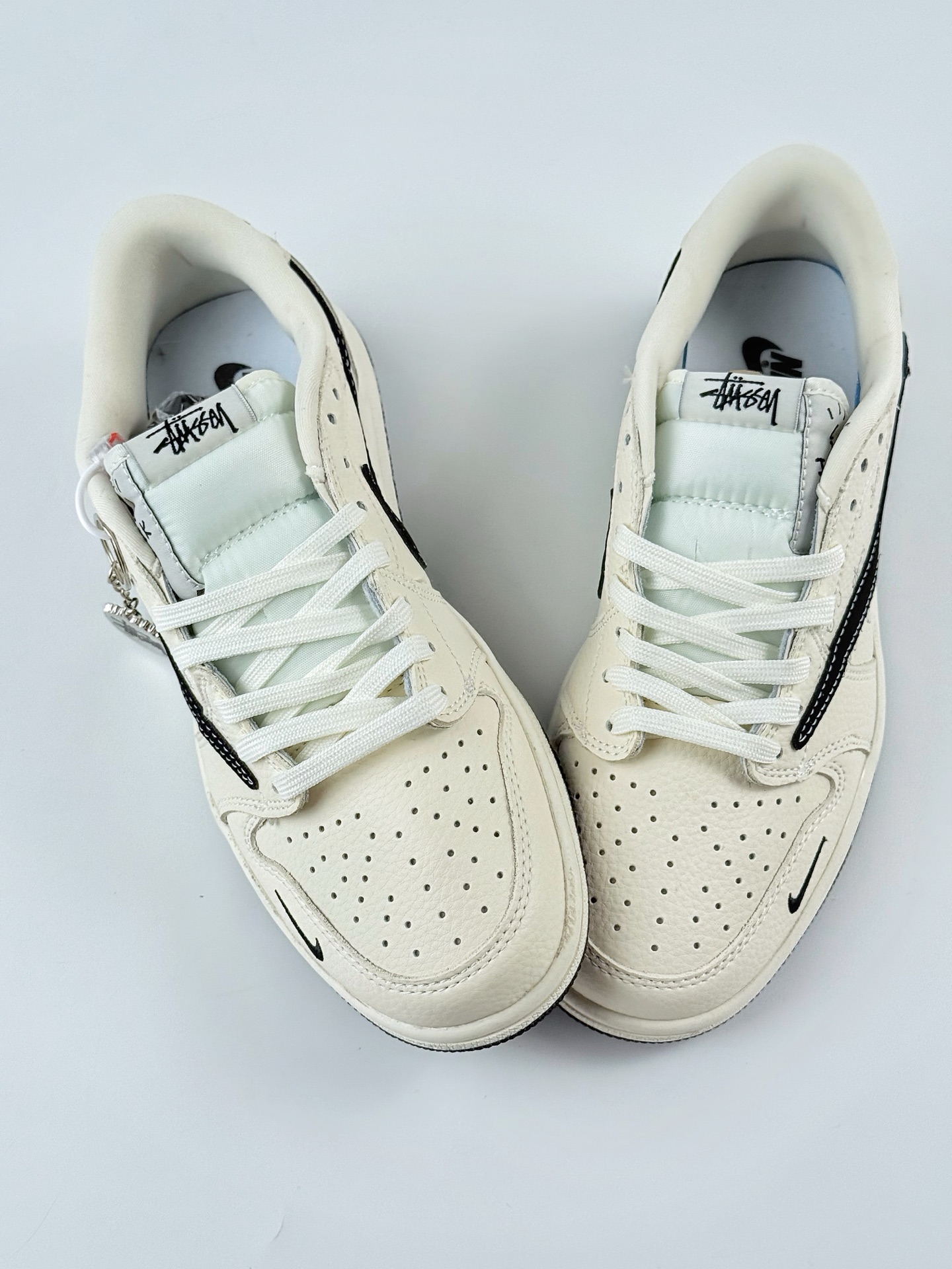 Travis Scott x Nike Air Jordan 1 Low x Stussy Air Jordan 1 Low 反转白黑小钩倒钩 XS2024-043