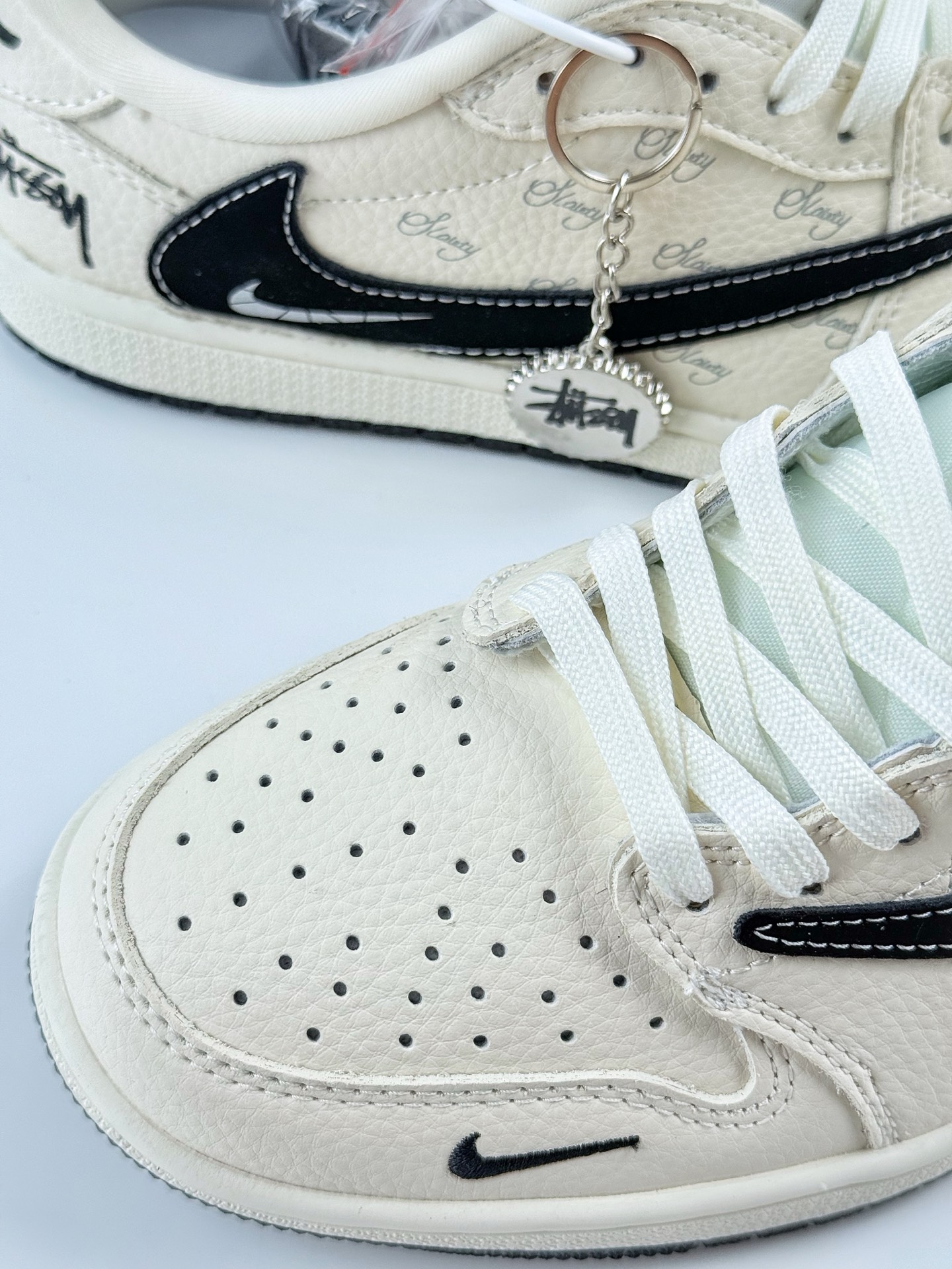 Travis Scott x Nike Air Jordan 1 Low x Stussy Air Jordan 1 Low 反转白黑小钩倒钩 XS2024-043