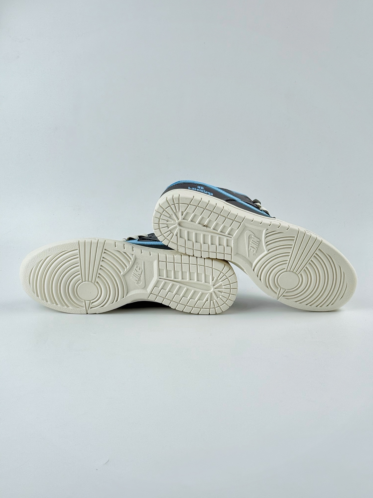 Nike SB Dunk Low x Balenciaga 灰蓝双小钩 FX1588-301