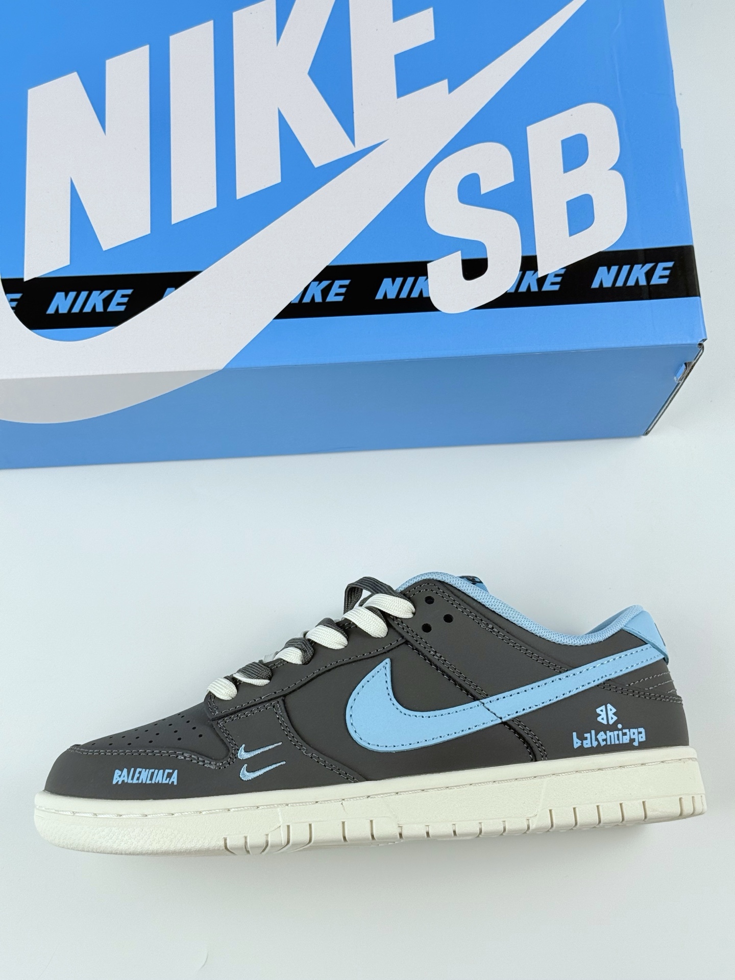 Nike SB Dunk Low x Balenciaga 灰蓝双小钩 FX1588-301