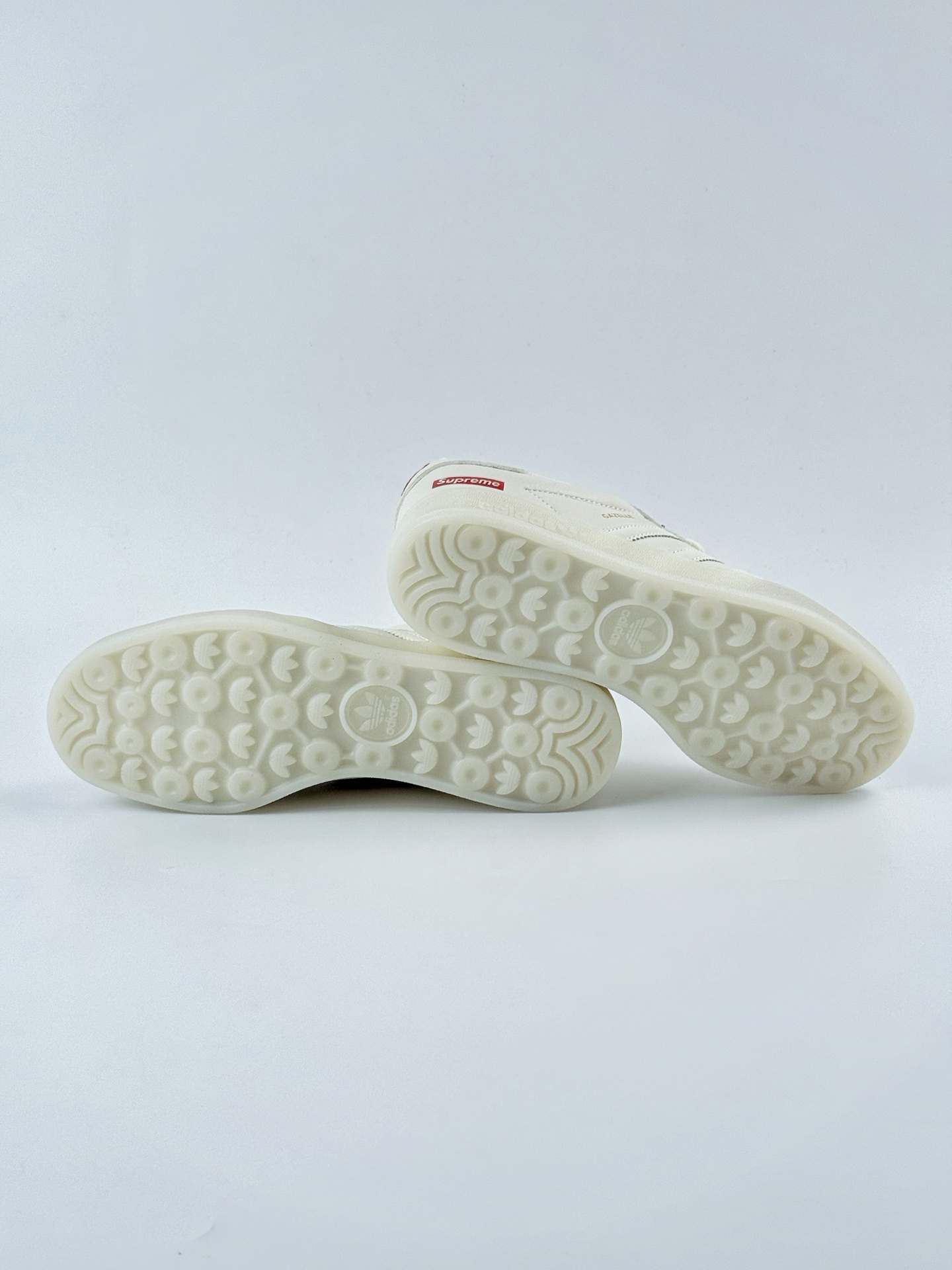 adidas Originals Gazelle INdoor x Supreme 白红 三叶草休闲防滑耐磨低帮板鞋 DM1234-007