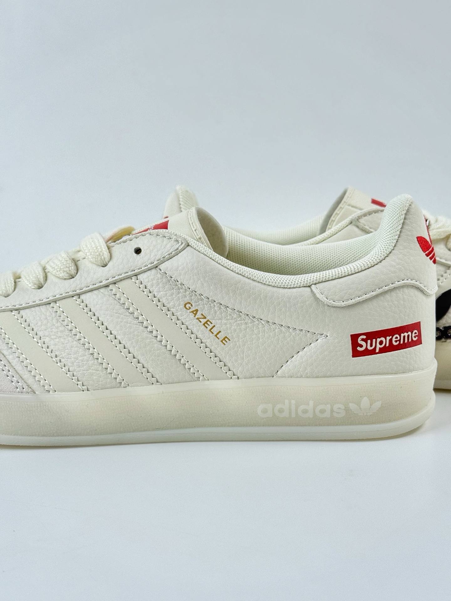 adidas Originals Gazelle INdoor x Supreme 白红 三叶草休闲防滑耐磨低帮板鞋 DM1234-007