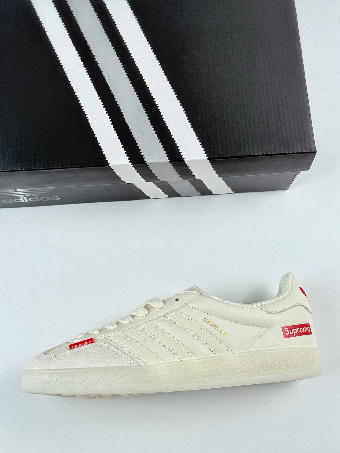 adidas Originals Gazelle INdoor x Supreme 白红 三叶草休闲防滑耐磨低帮板鞋 DM1234-007