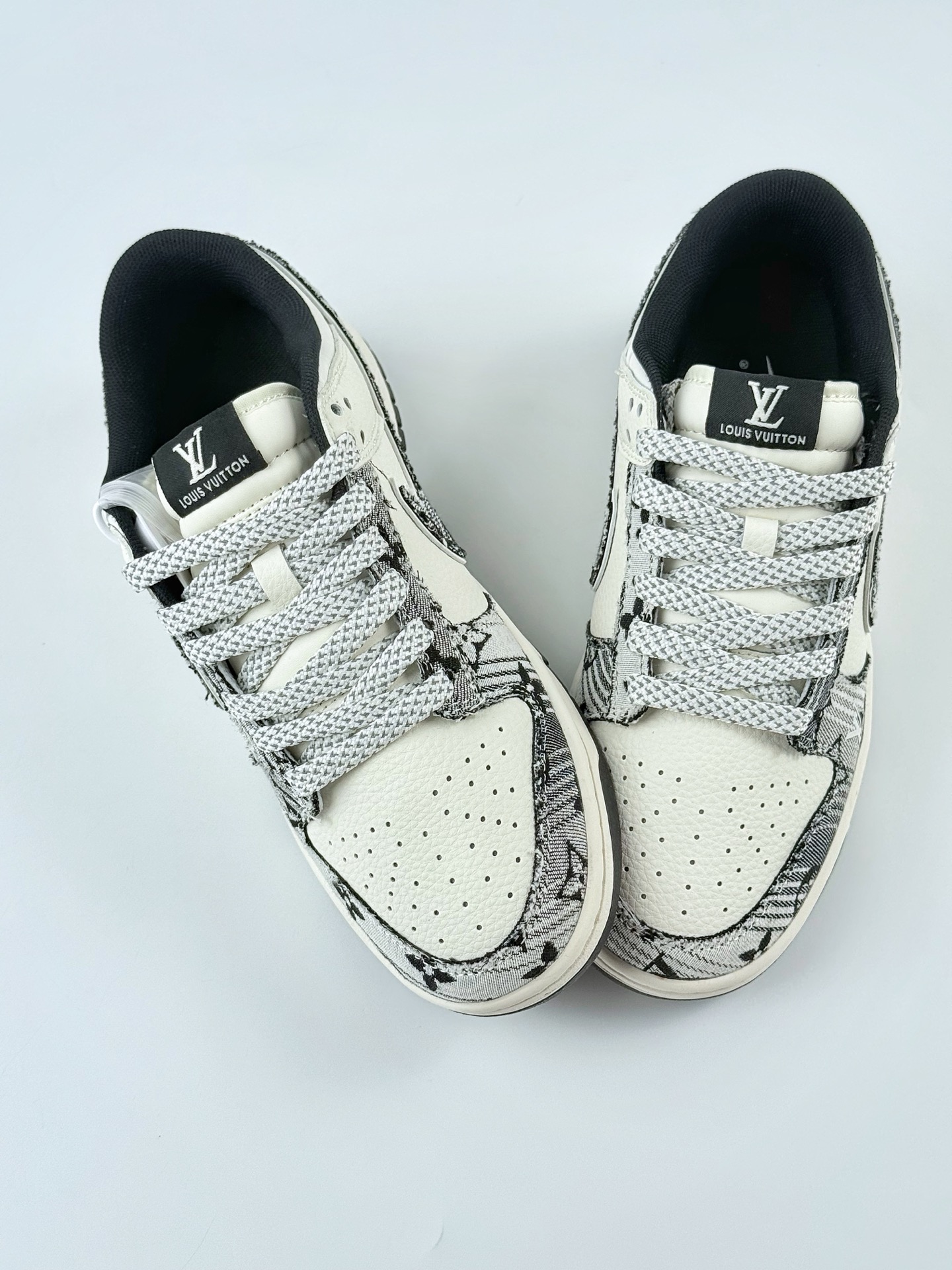 Nike SB Dunk Low x Louis Vuitton 黑白牛仔满天星 JY6988-110