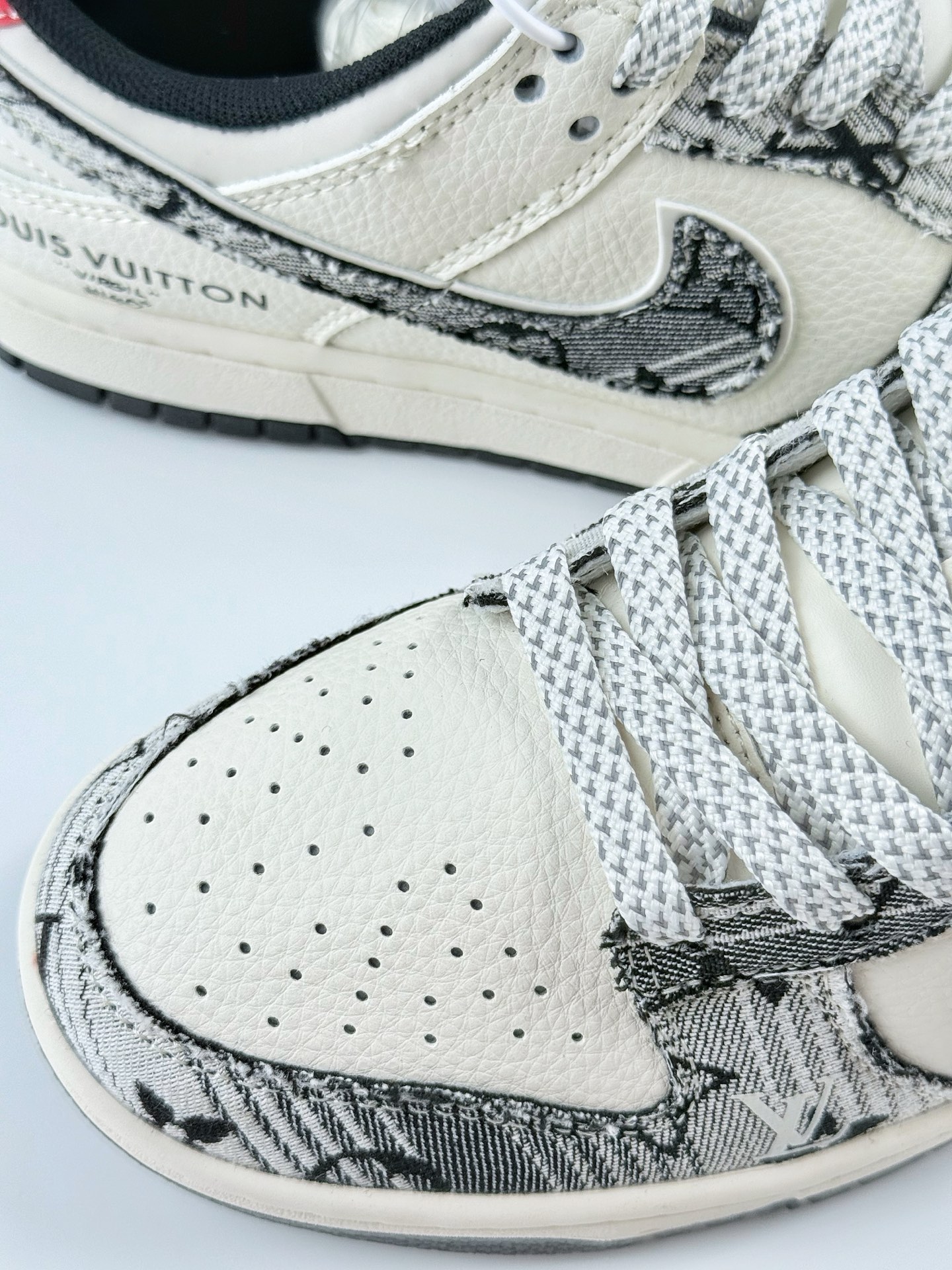 Nike SB Dunk Low x Louis Vuitton 黑白牛仔满天星 JY6988-110