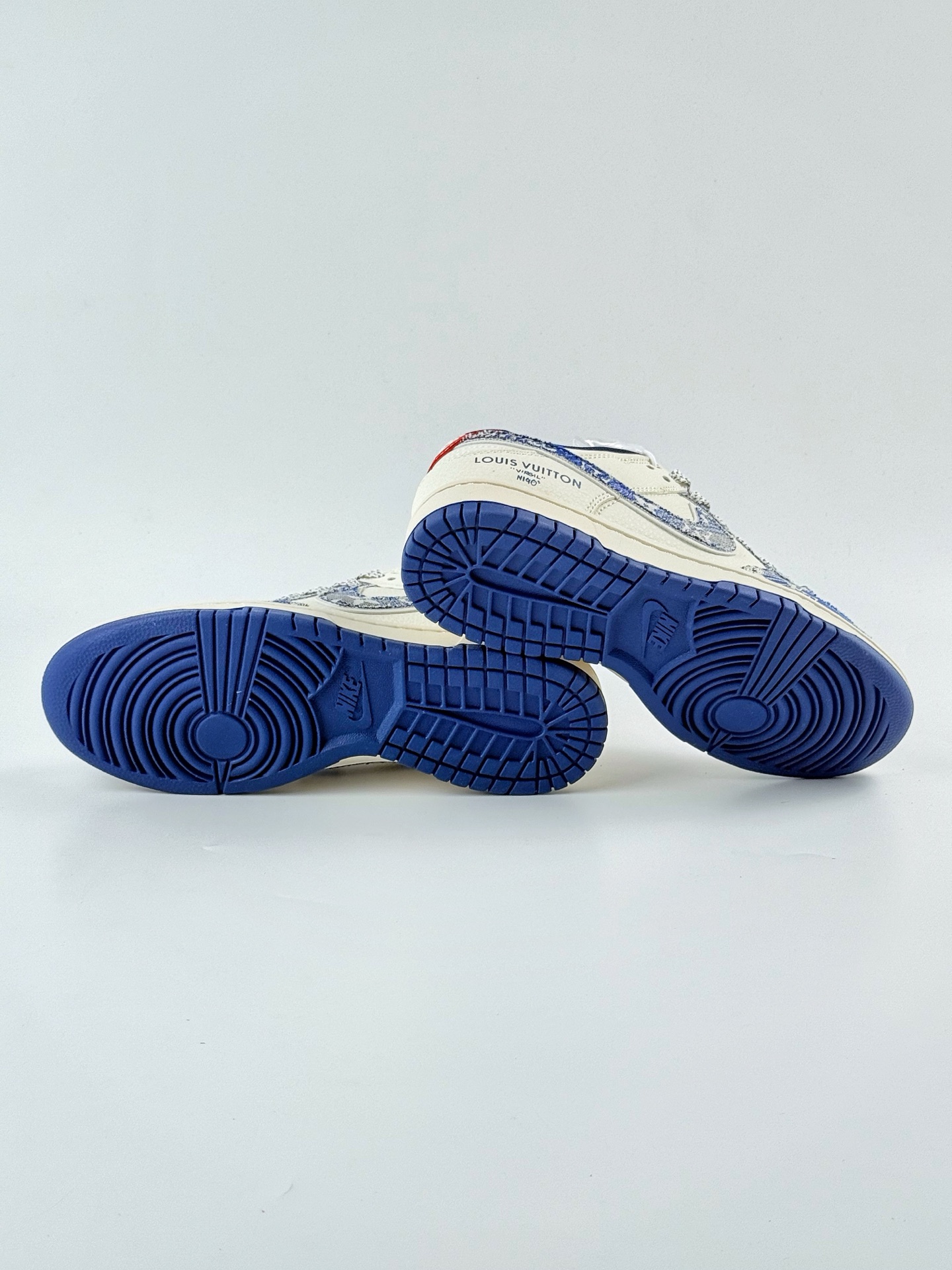 Nike SB Dunk Low x Louis Vuitton 蓝白牛仔满天星 JY6988-112