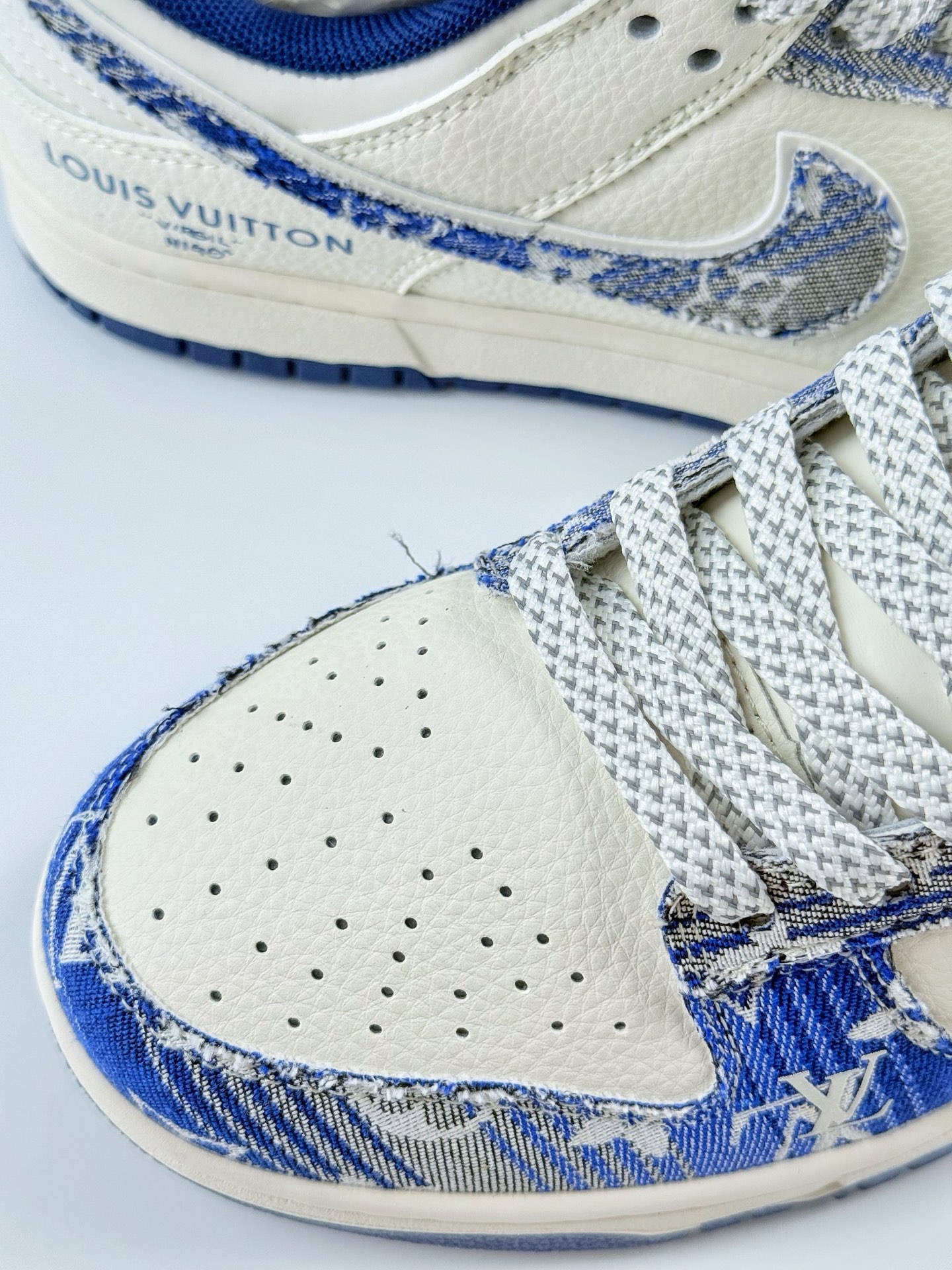 Nike SB Dunk Low x Louis Vuitton 蓝白牛仔满天星 JY6988-112