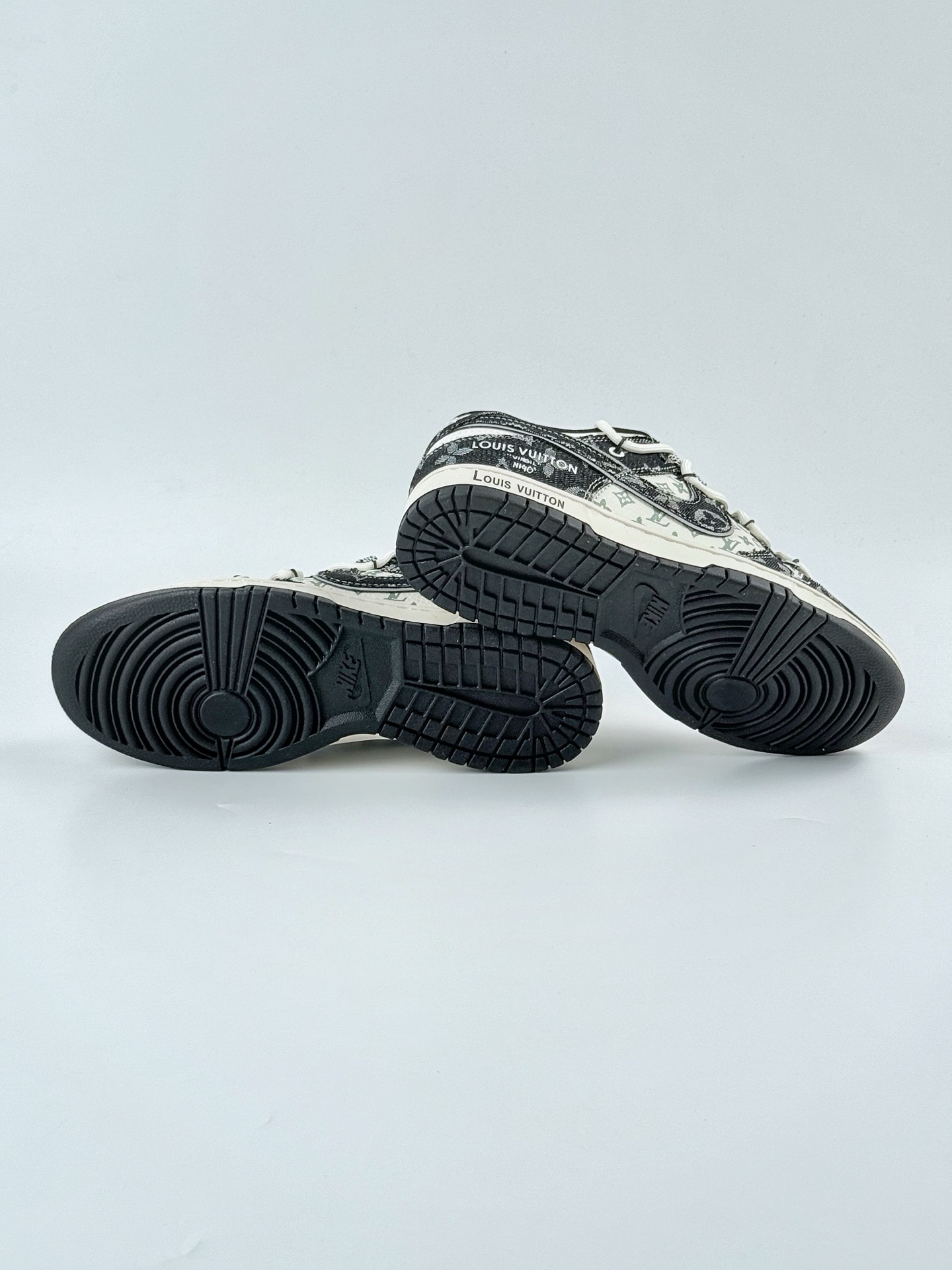 Nike SB Dunk Low x Louis Vuitton 黑白牛仔绑带满天星 YX5066-320