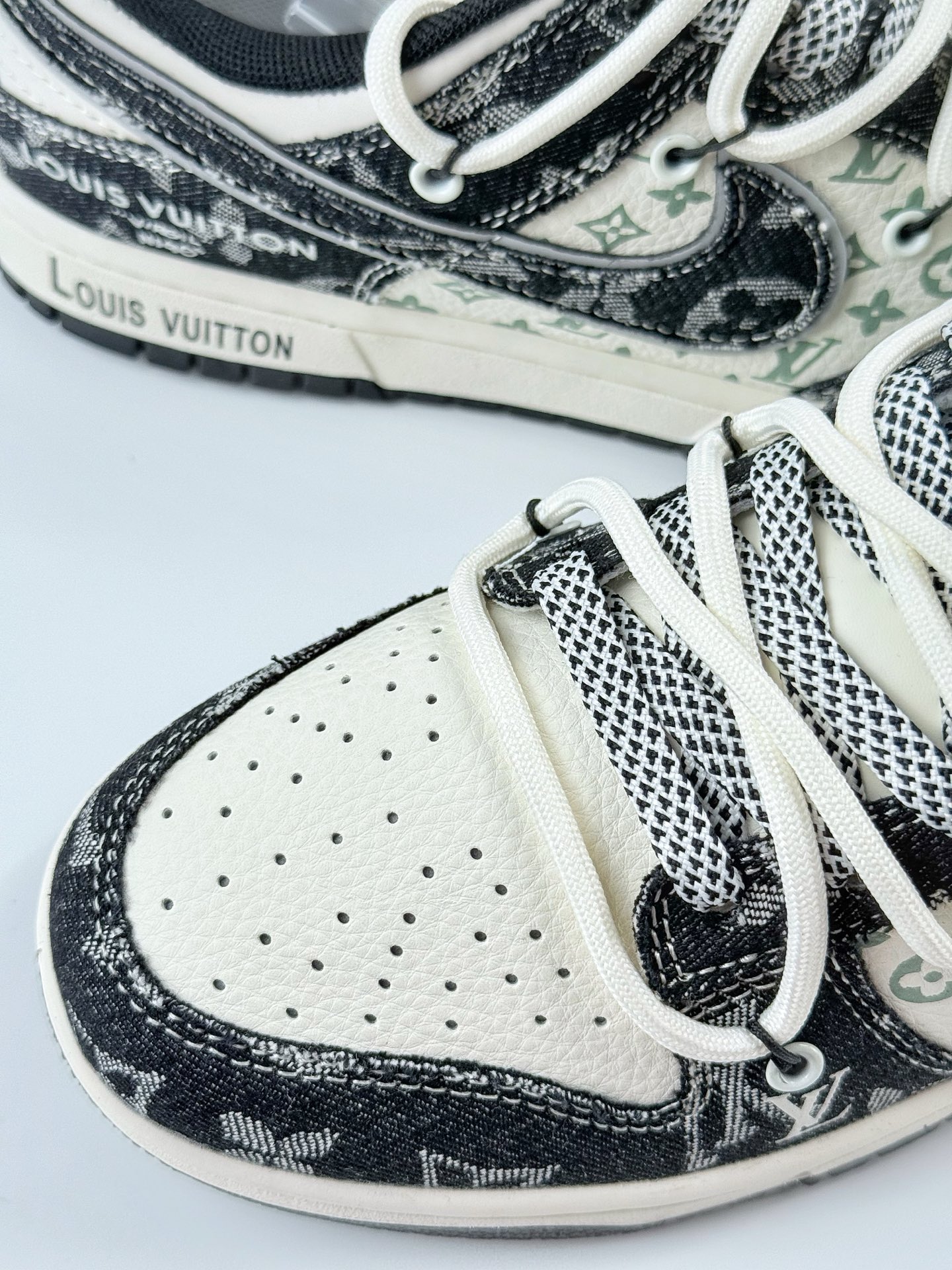Nike SB Dunk Low x Louis Vuitton 黑白牛仔绑带满天星 YX5066-320