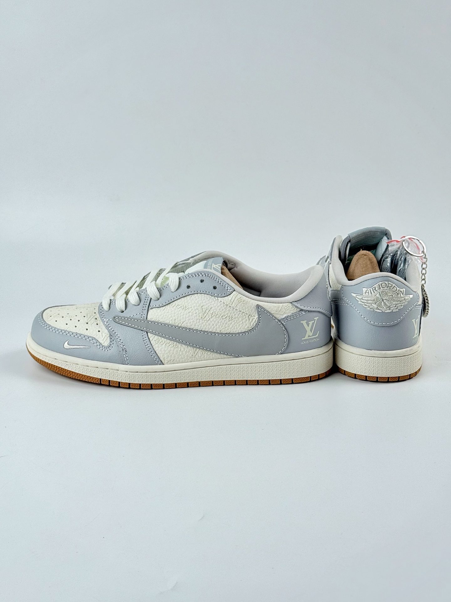 Travis Scott x Nike Air Jordan 1 Low x Louis Vuitton Air Jordan 1 Low 反转蓝白小钩倒钩 XS2024-057