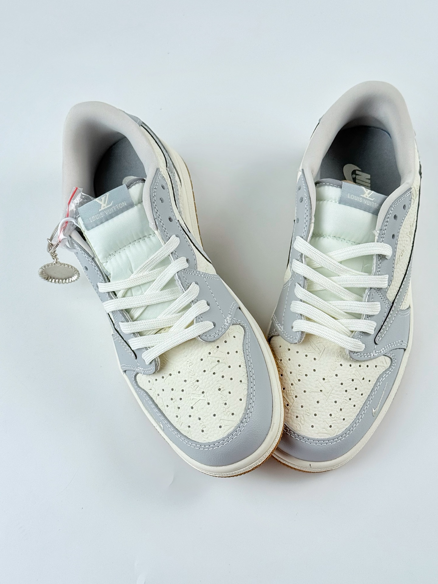 Travis Scott x Nike Air Jordan 1 Low x Louis Vuitton Air Jordan 1 Low 反转蓝白小钩倒钩 XS2024-057