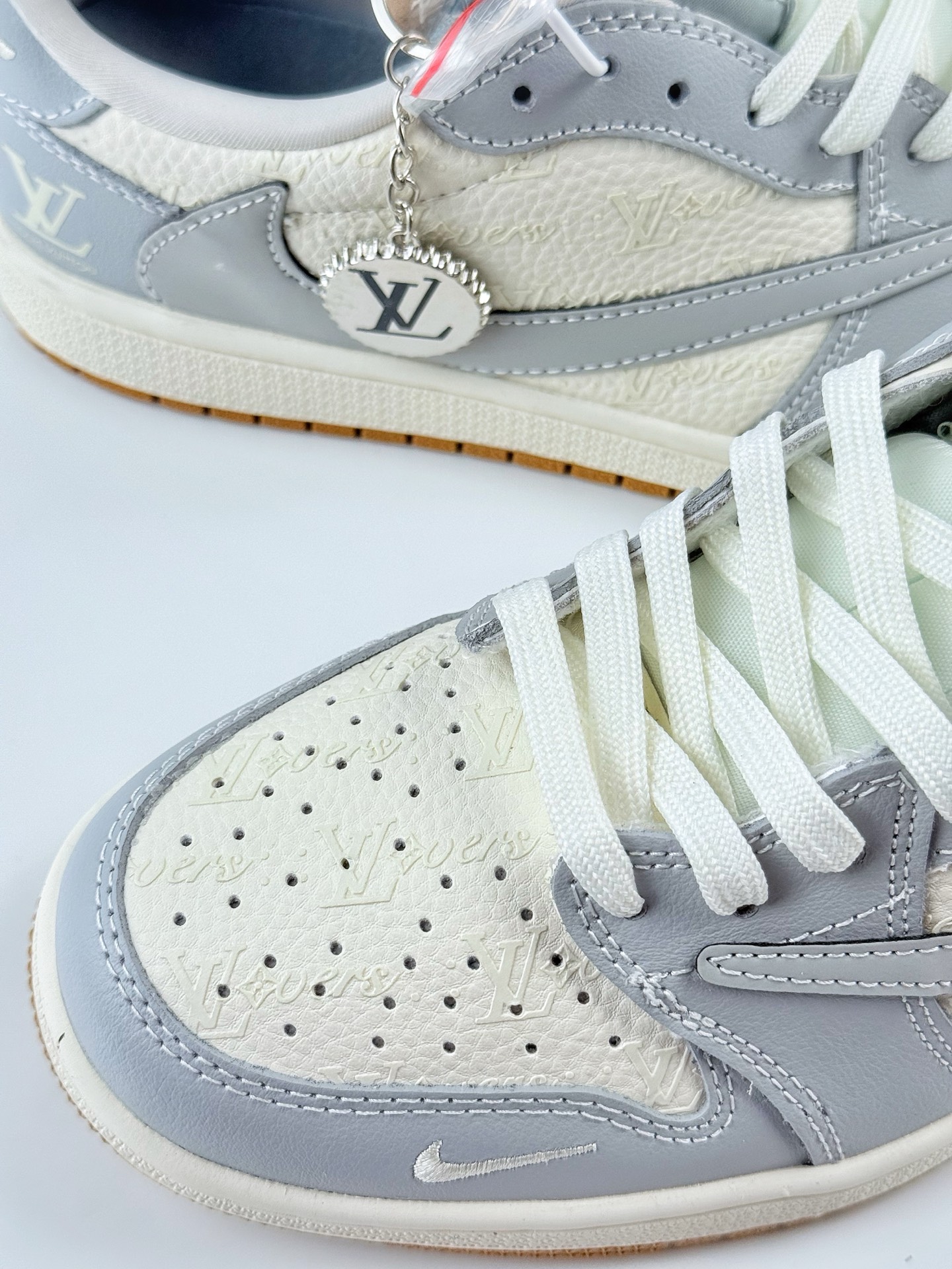 Travis Scott x Nike Air Jordan 1 Low x Louis Vuitton Air Jordan 1 Low 反转蓝白小钩倒钩 XS2024-057