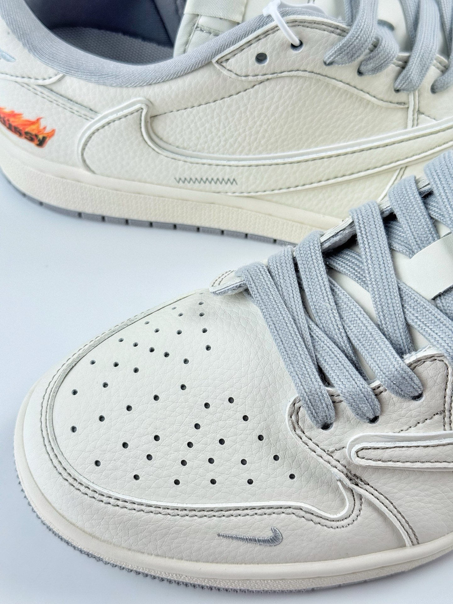 Travis Scott x Nike Air Jordan 1 Low x Stussy Air Jordan 1 Low 反转白灰小钩倒钩 ZH2598-228