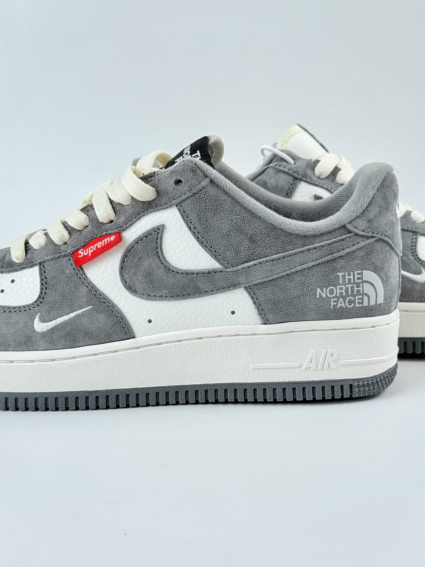 Nike Air Force 1 Low 07 x Supreme x The North Face 灰白小钩 AM1588-002