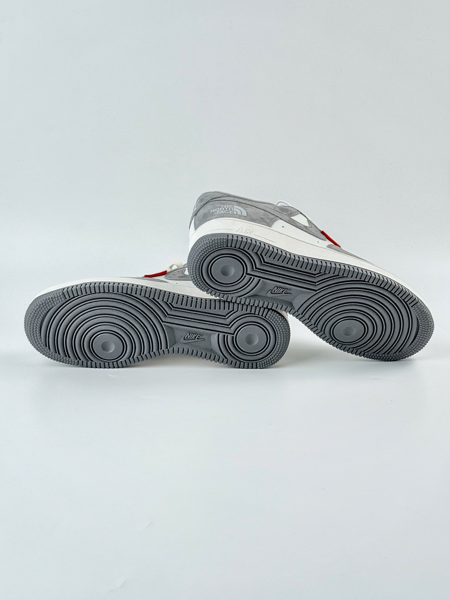 Nike Air Force 1 Low 07 x Supreme x The North Face 灰白小钩 AM1588-002