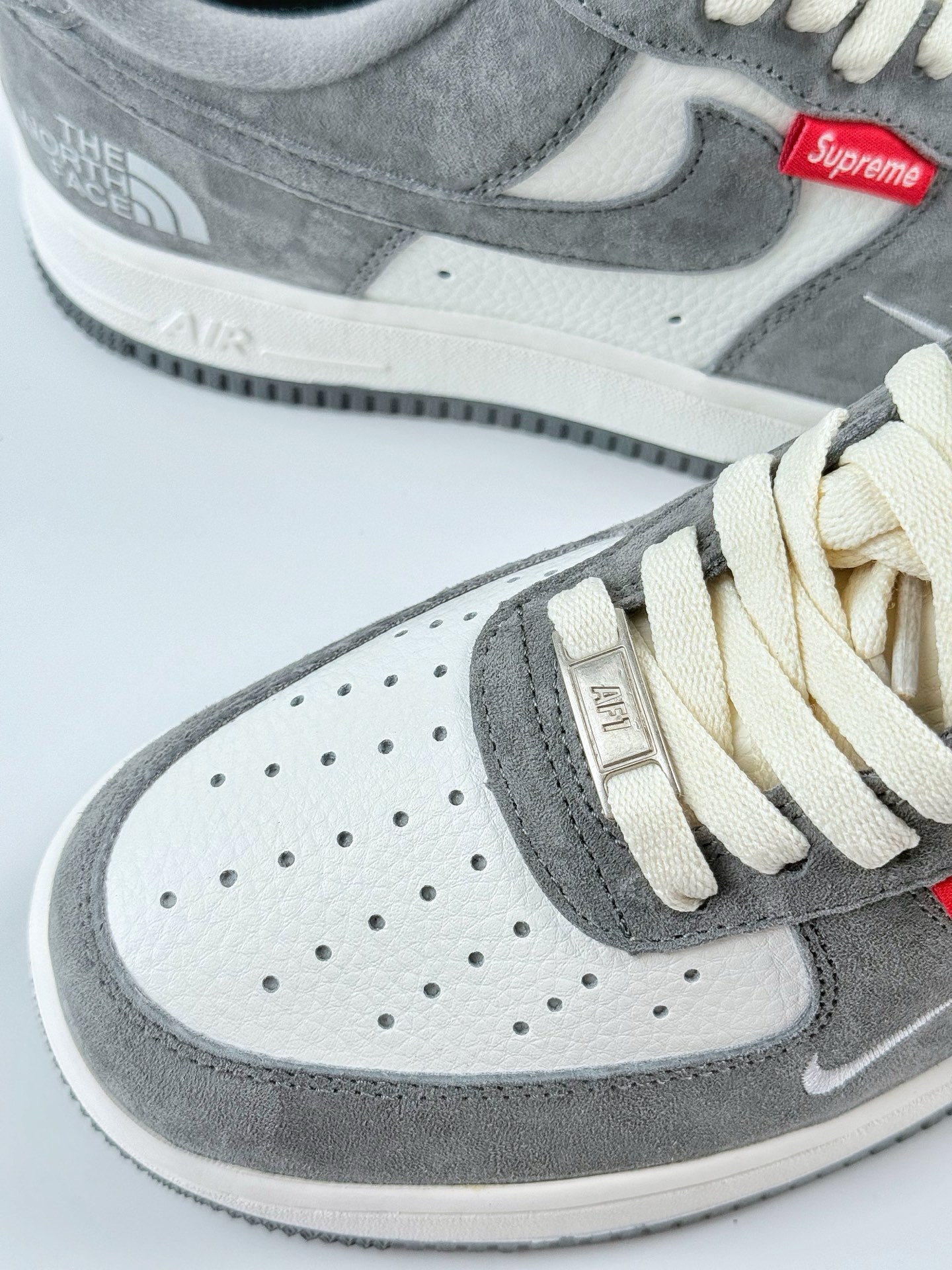 Nike Air Force 1 Low 07 x Supreme x The North Face 灰白小钩 AM1588-002