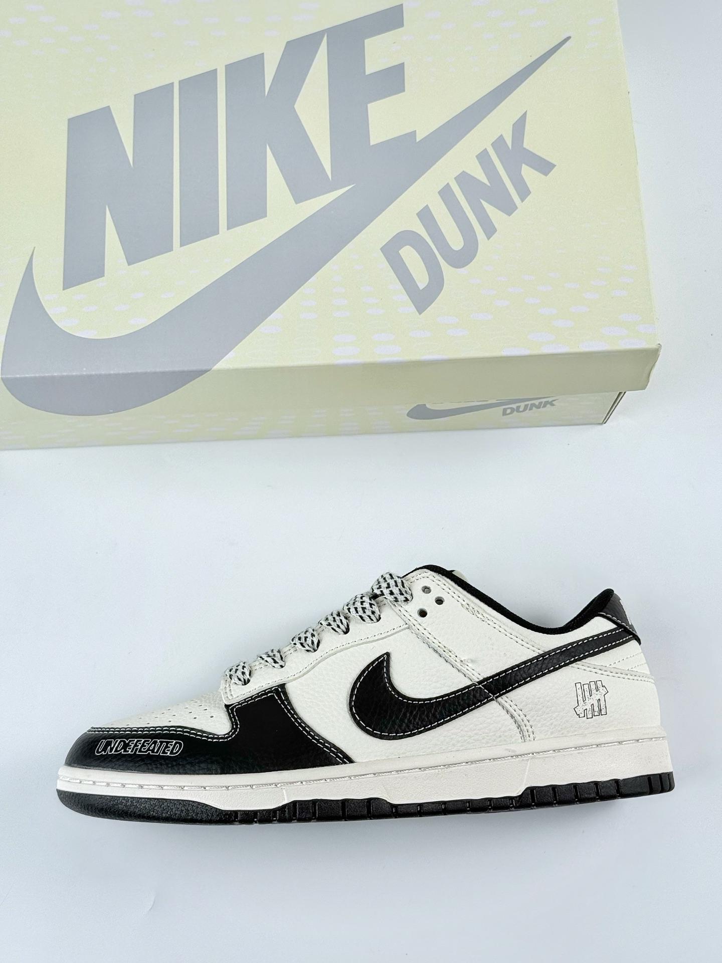 Nike SB Dunk Low x UNDEFEATED 黑白满天星 SD6868-110