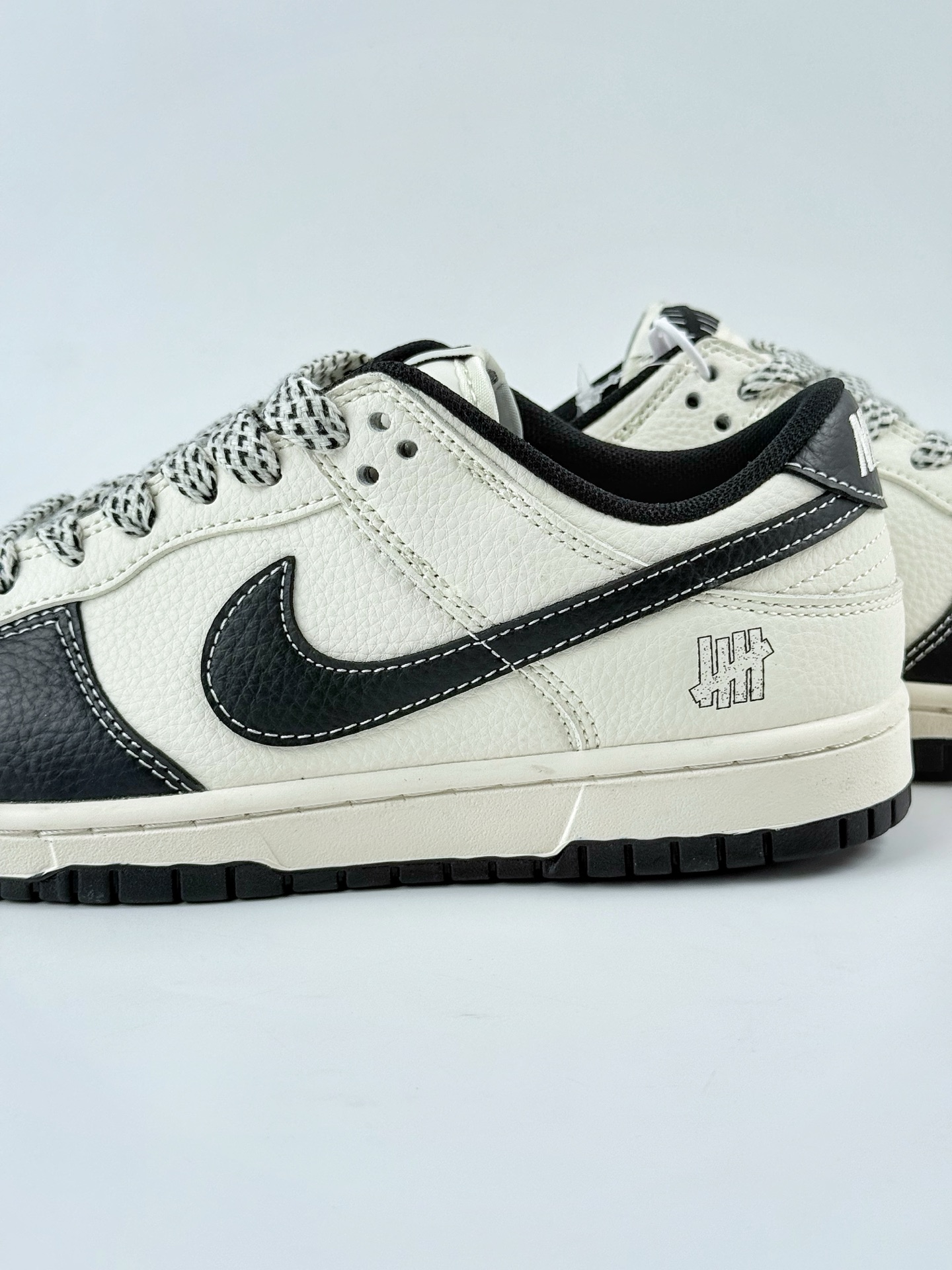 Nike SB Dunk Low x UNDEFEATED 黑白满天星 SD6868-110