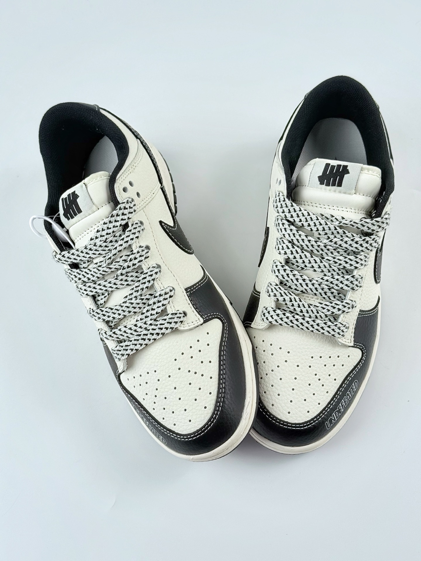Nike SB Dunk Low x UNDEFEATED 黑白满天星 SD6868-110