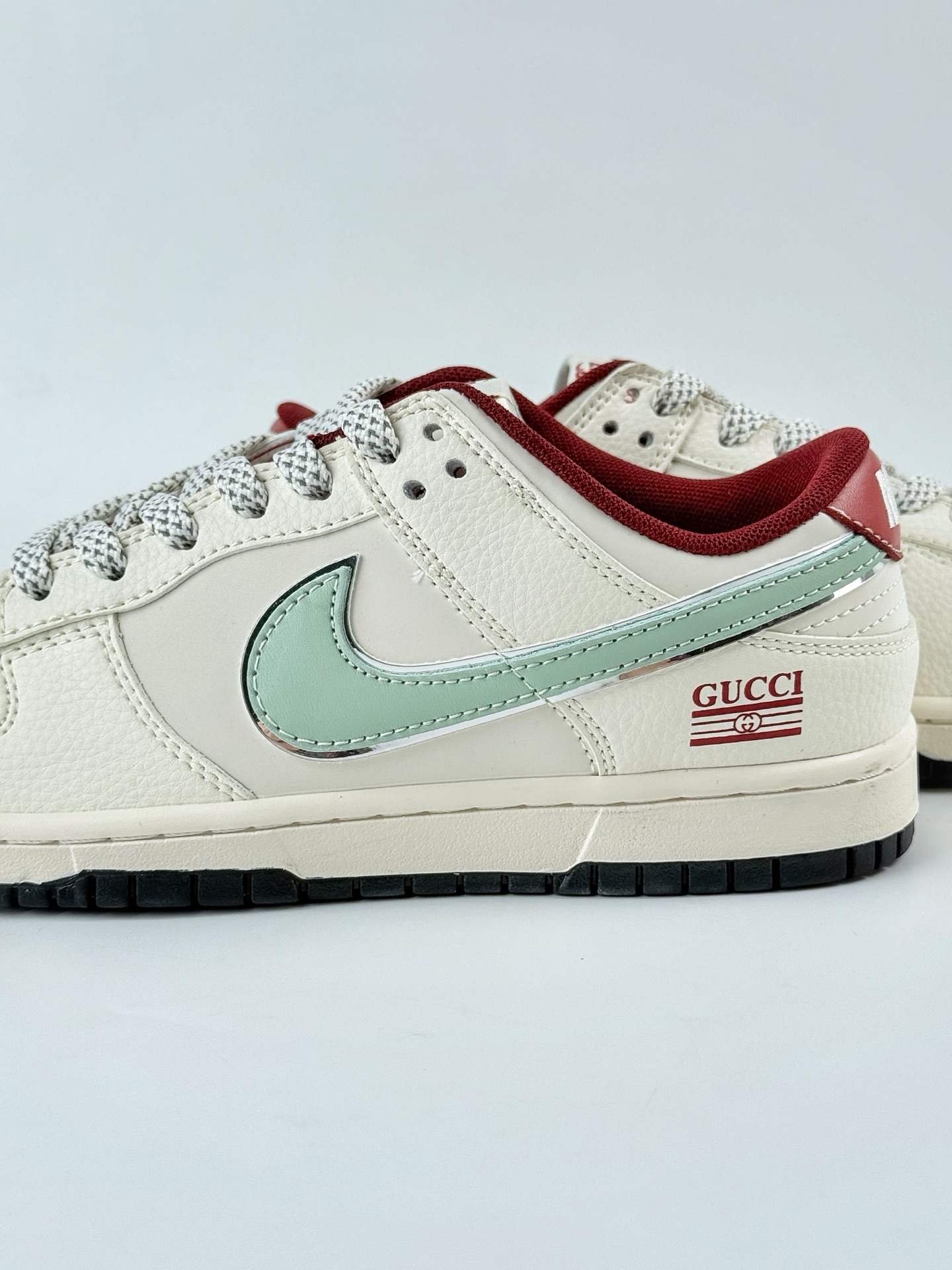 Nike SB Dunk Low x GUCCI 白绿红小钩满天星 XF8698-087