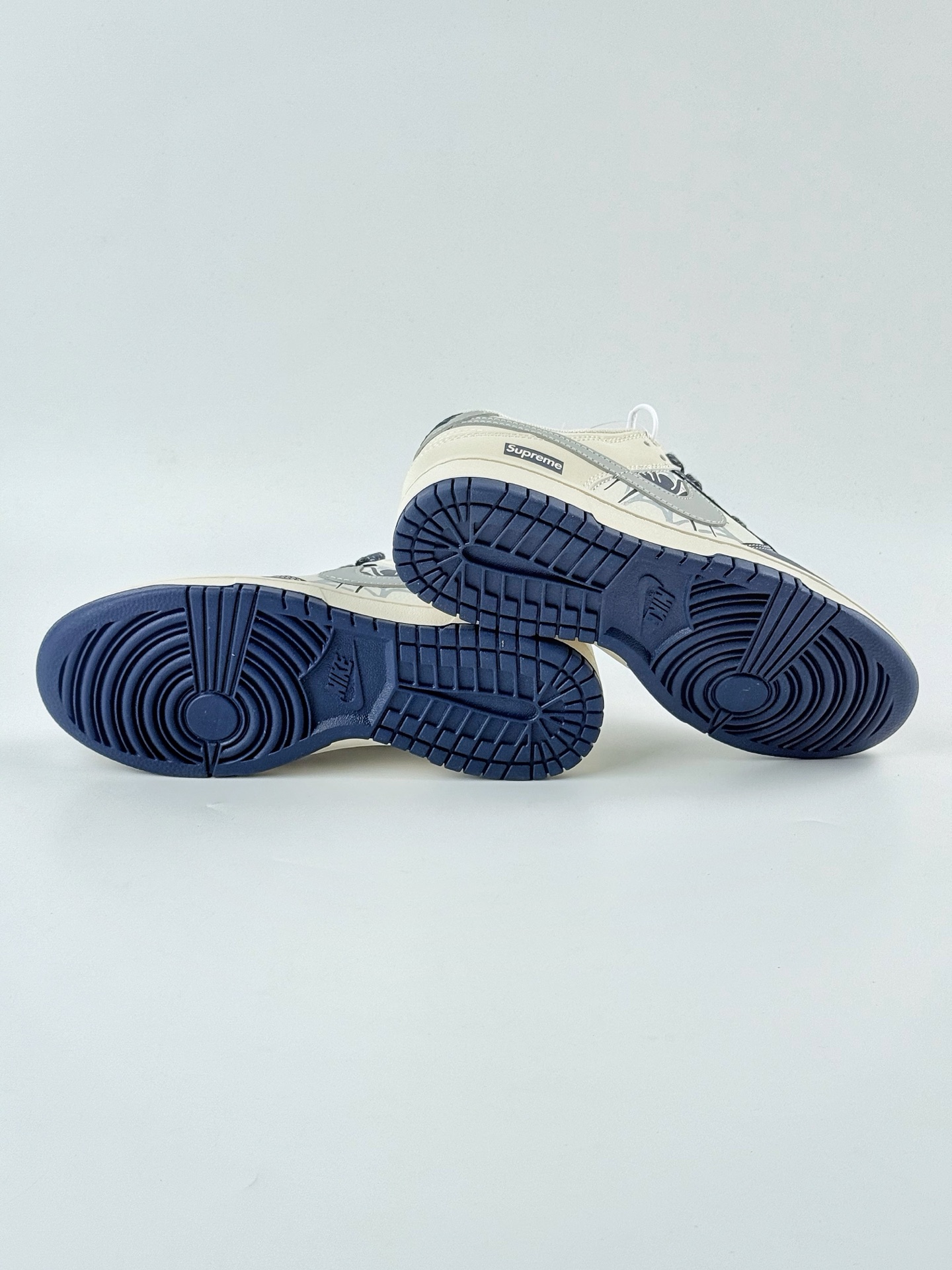 Nike SB Dunk Low x Supreme 蓝白灰小钩满天星 BZ2501-102