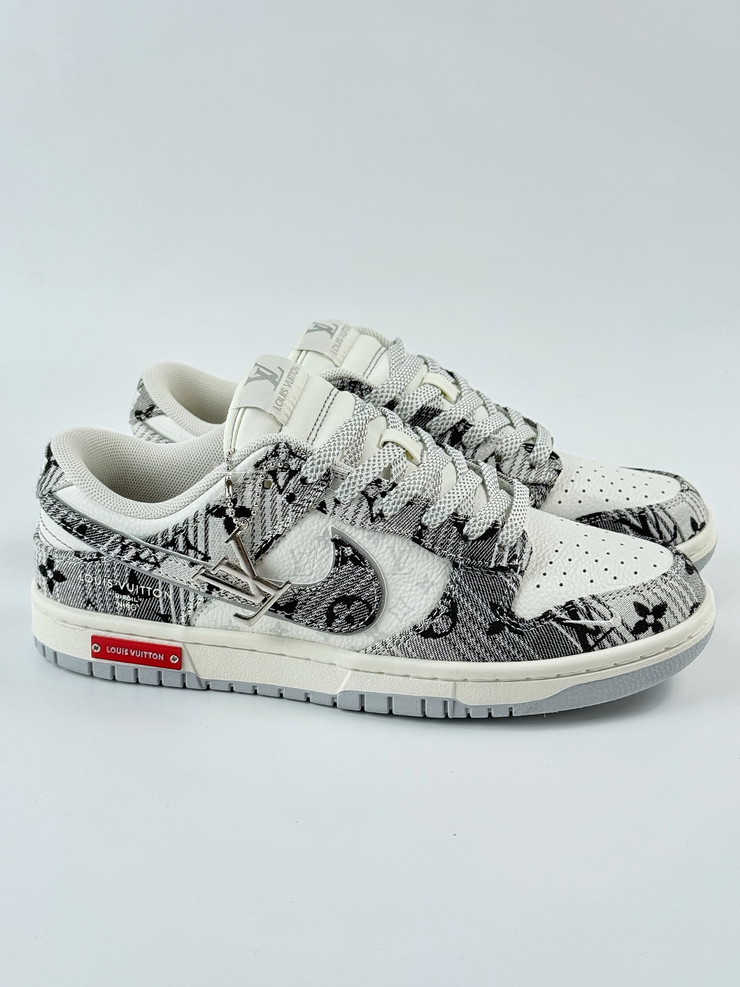 Travis Scott x Nike Air Jordan 1 Low x Louis Vuitton Air Jordan 1 Low 反转黑白牛仔小钩满天星倒钩 SC9772-807