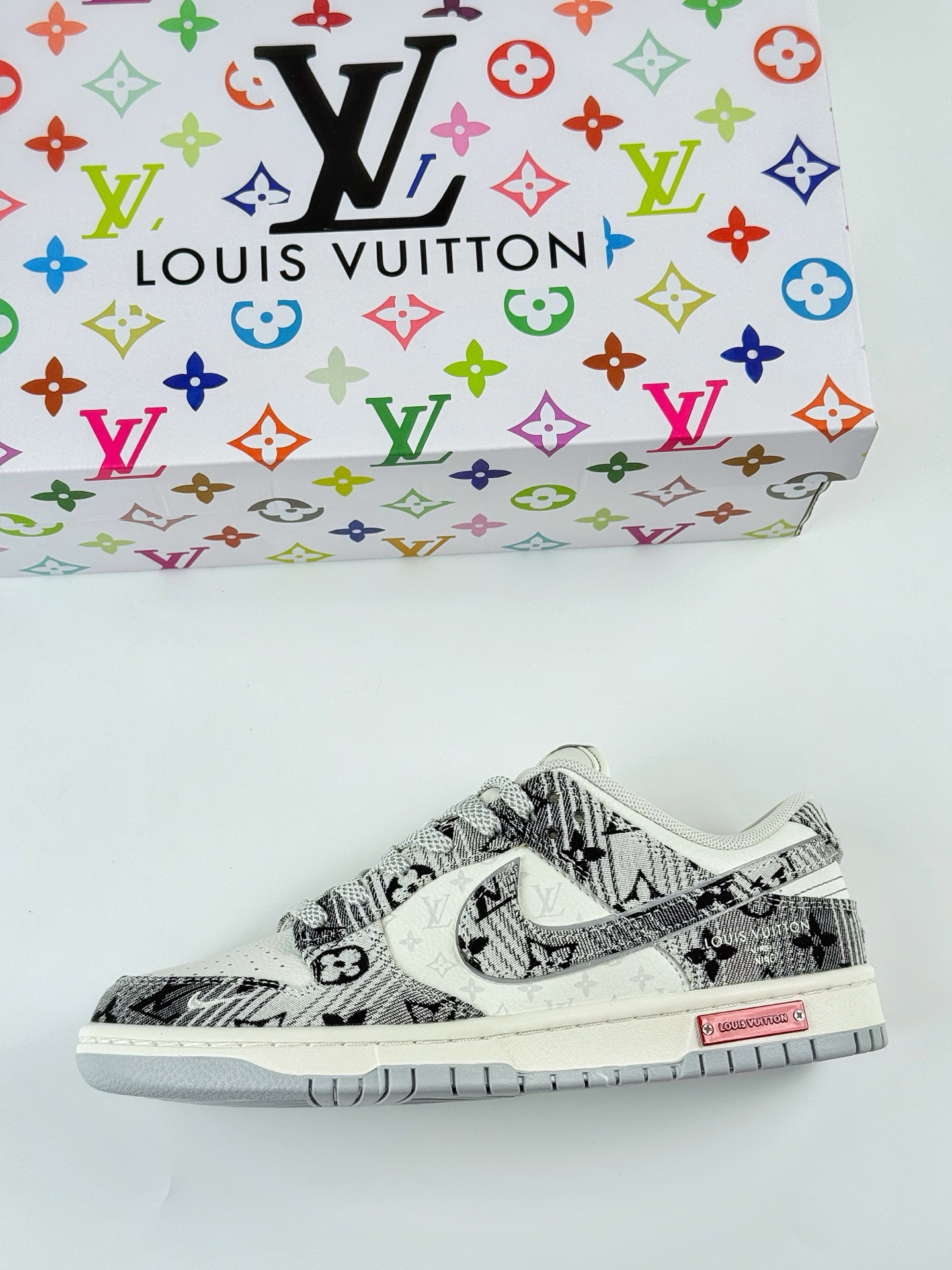 Travis Scott x Nike Air Jordan 1 Low x Louis Vuitton Air Jordan 1 Low 反转黑白牛仔小钩满天星倒钩 SC9772-807