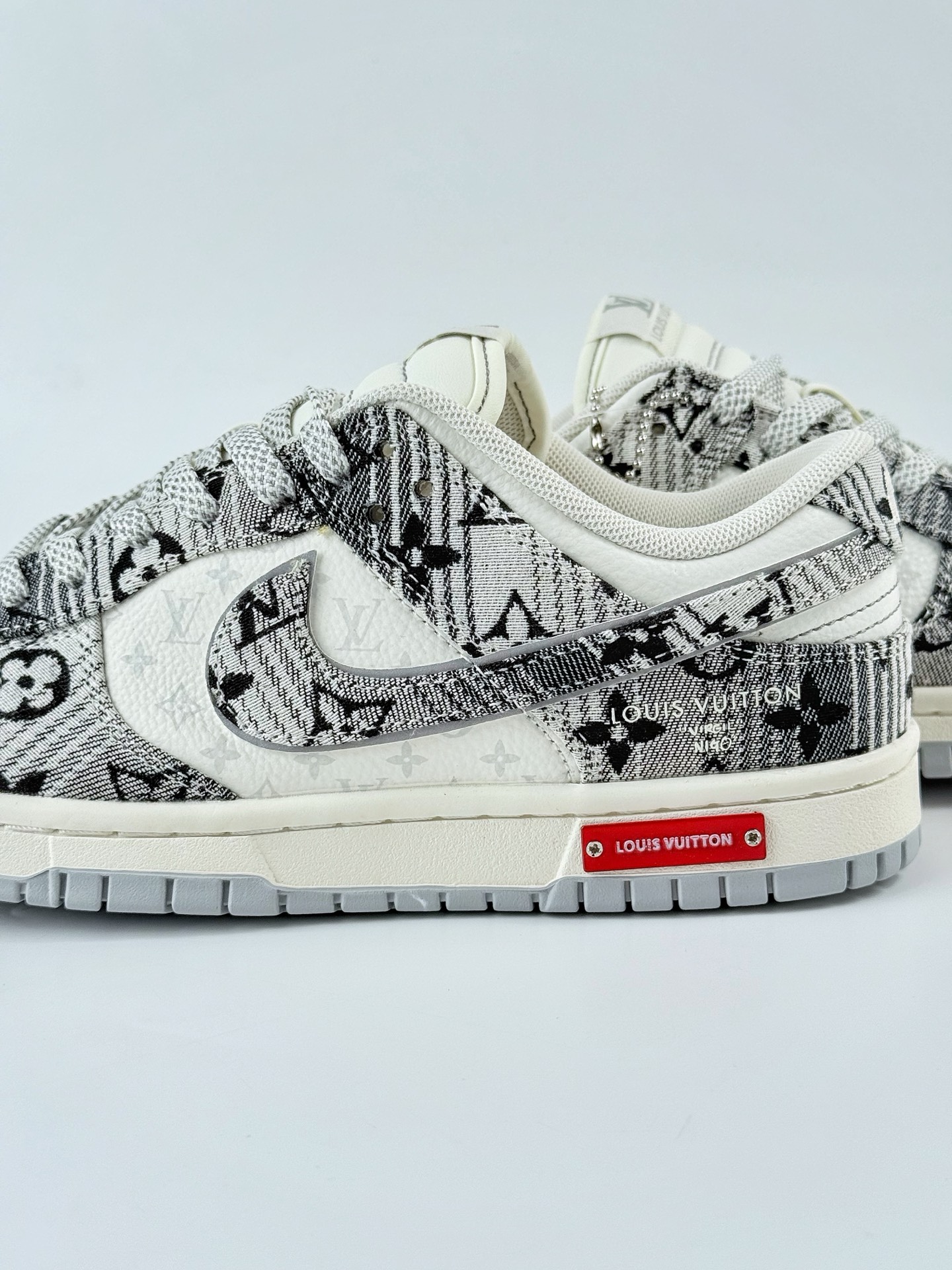 Travis Scott x Nike Air Jordan 1 Low x Louis Vuitton Air Jordan 1 Low 反转黑白牛仔小钩满天星倒钩 SC9772-807