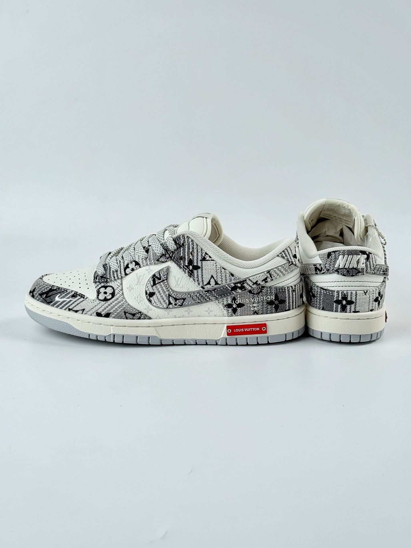 Travis Scott x Nike Air Jordan 1 Low x Louis Vuitton Air Jordan 1 Low 反转黑白牛仔小钩满天星倒钩 SC9772-807