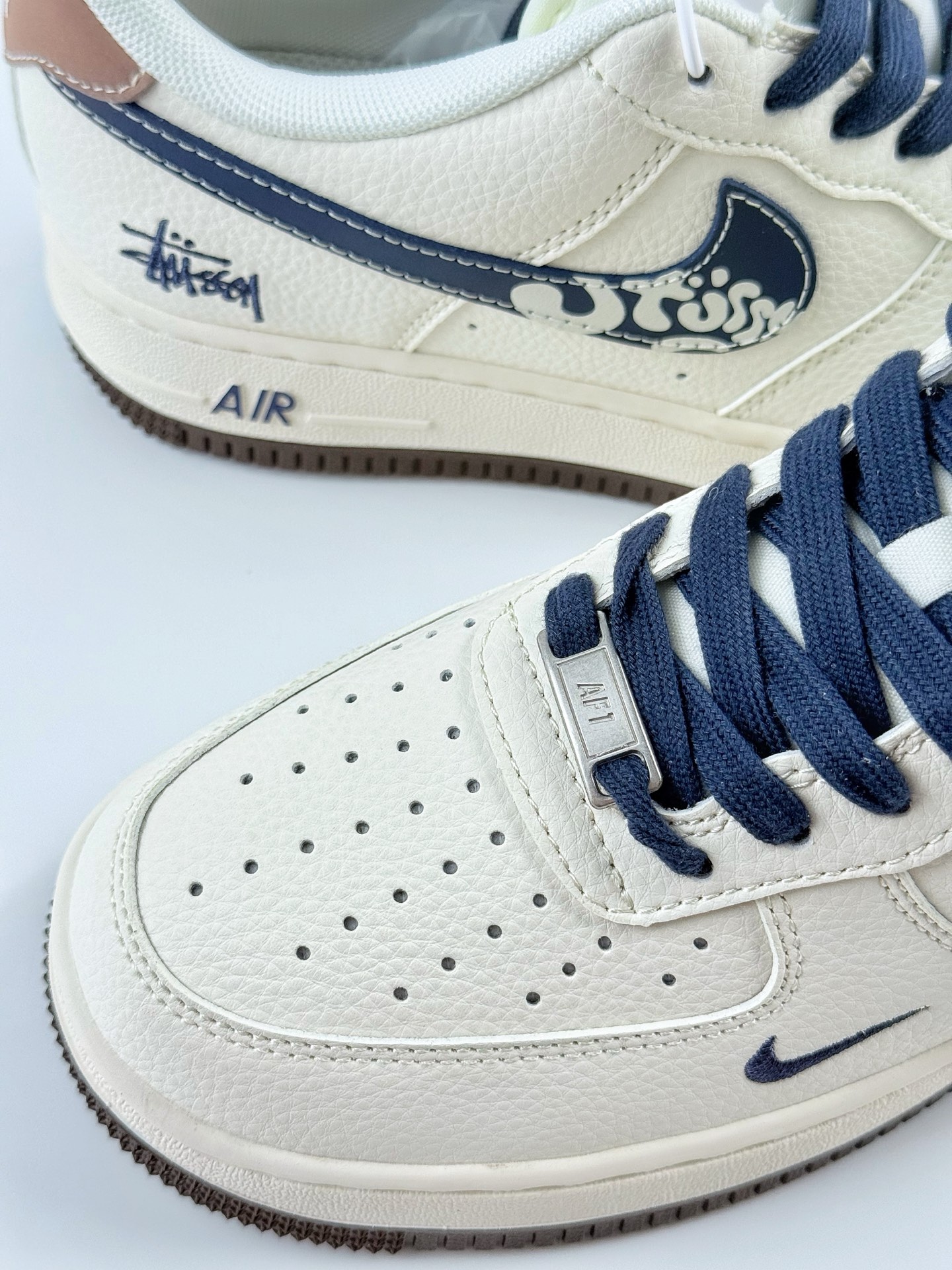 260 Nike Air Force 1 Low 07 x Stussy 白蓝小钩 ZH2598-309