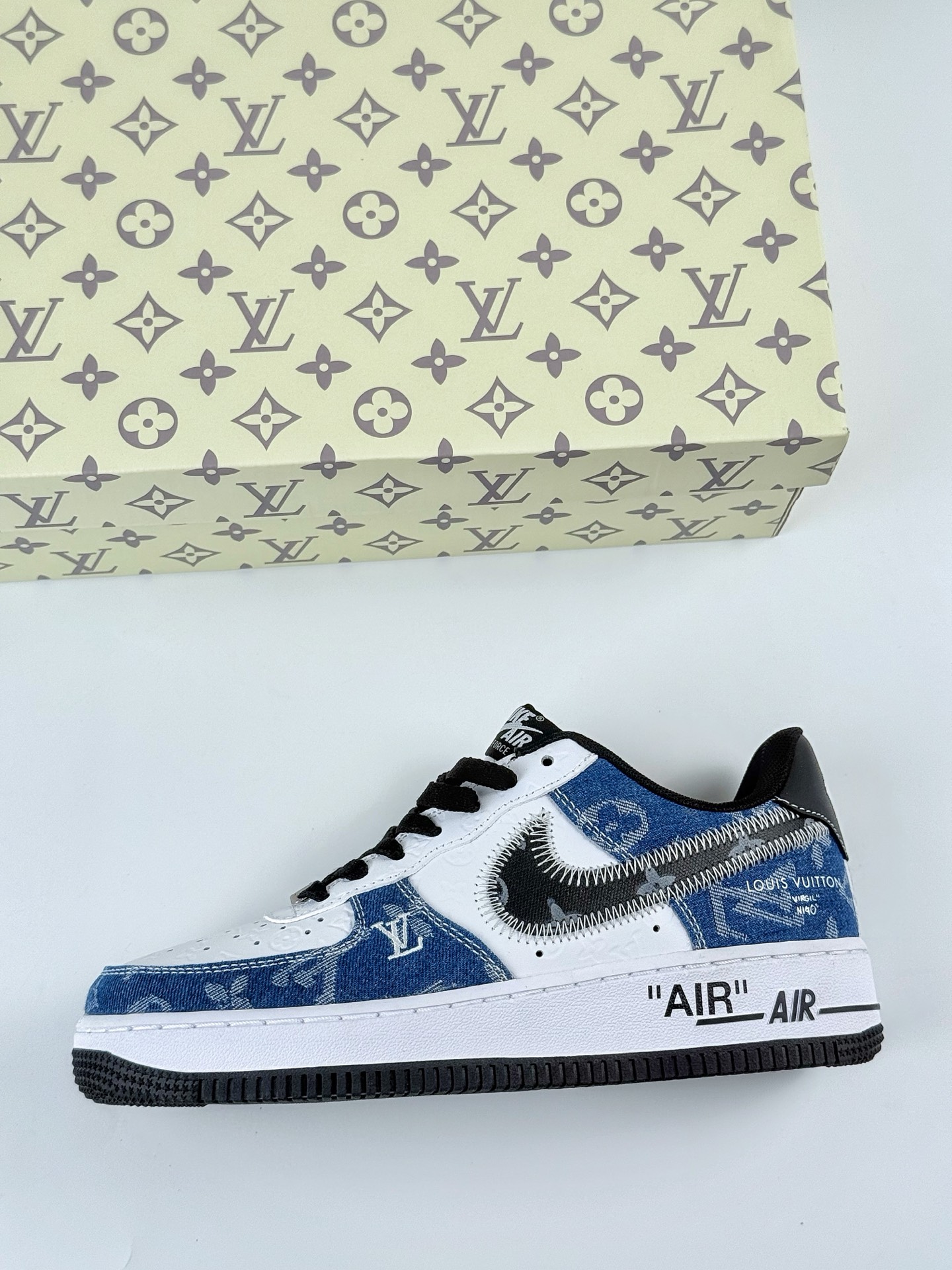 Nike Air Force 1 Low 07 x Louis Vuitton 蓝白黑 YN 769833