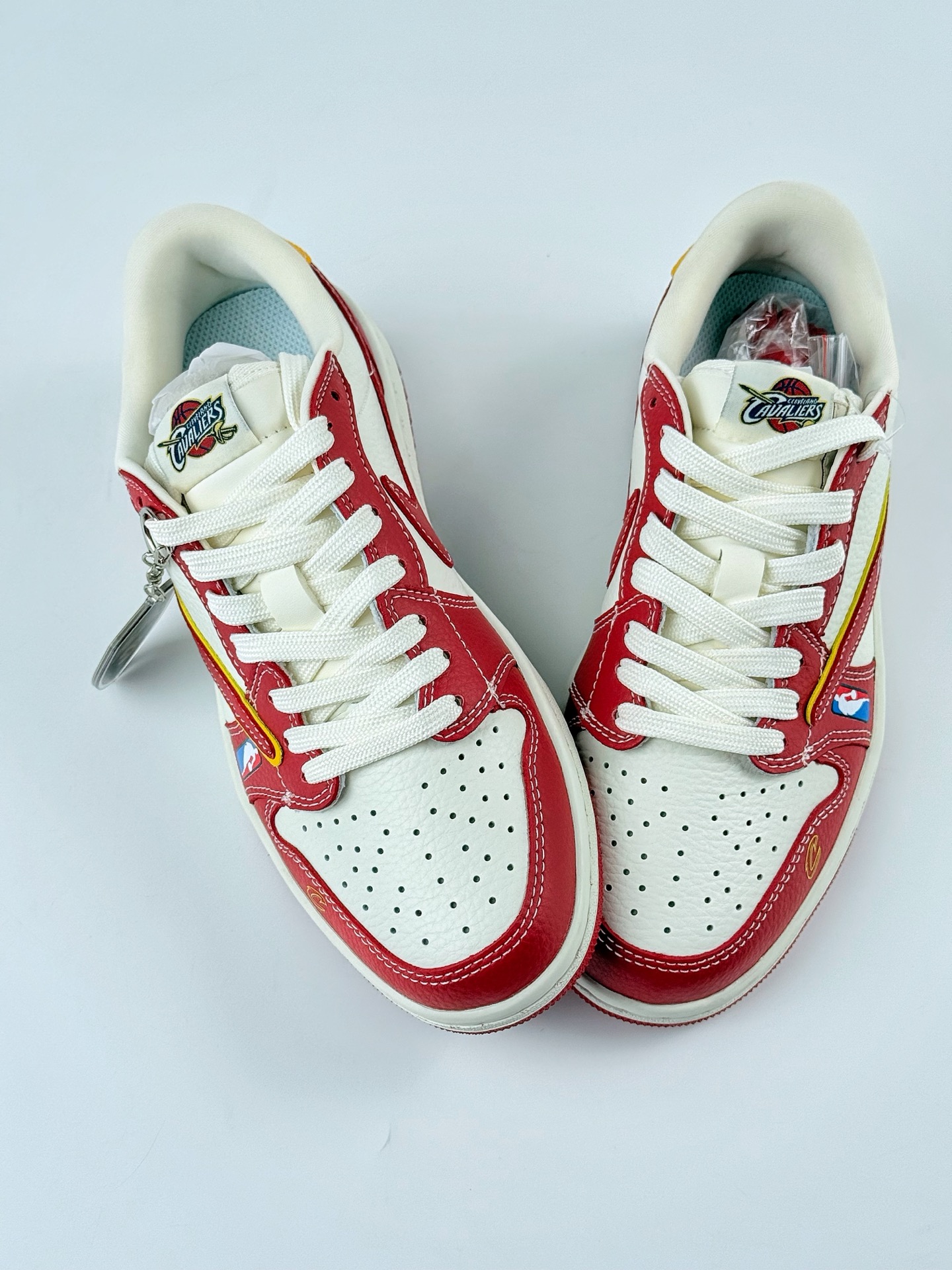 Travis Scott x Nike Air Jordan 1 Low x CLEVELAND Air Jordan 1 Low 反转克利夫兰骑士红白倒钩 SC9207-031