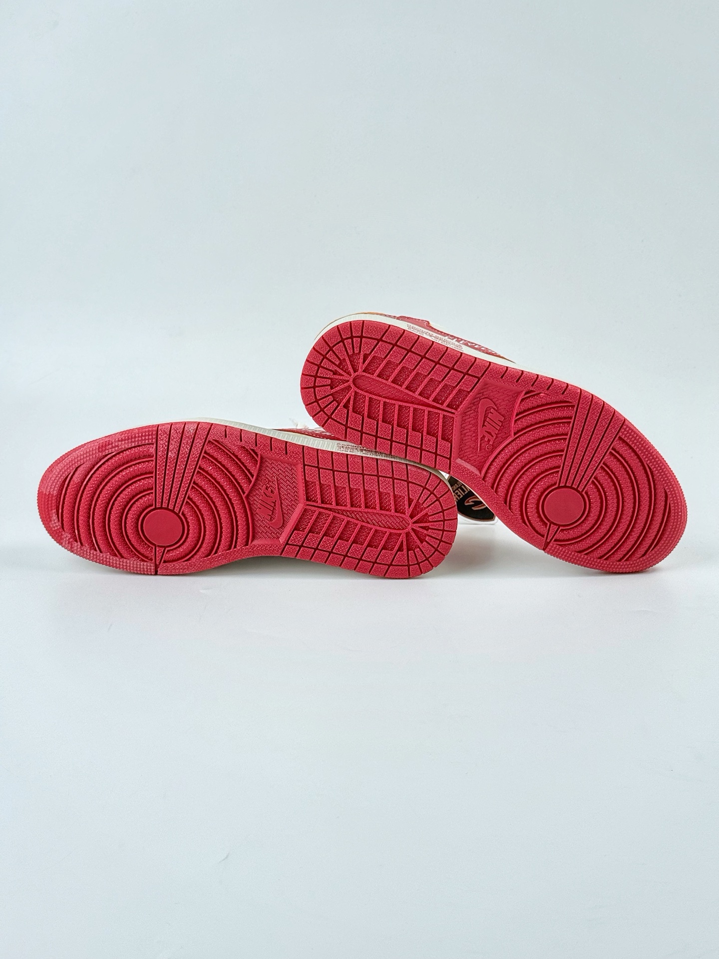 Travis Scott x Nike Air Jordan 1 Low x CLEVELAND Air Jordan 1 Low 反转克利夫兰骑士红白倒钩 SC9207-031