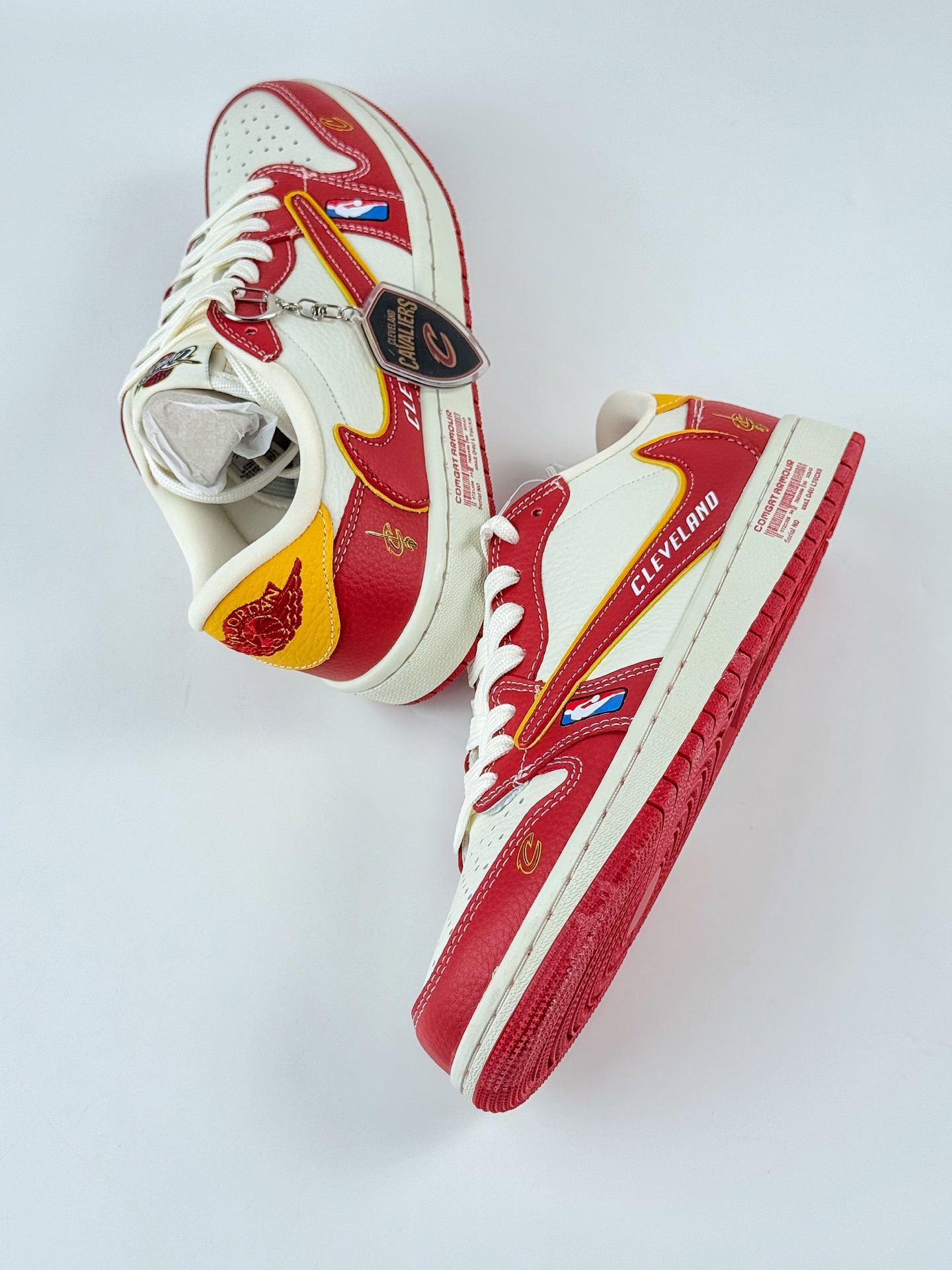 Travis Scott x Nike Air Jordan 1 Low x CLEVELAND Air Jordan 1 Low 反转克利夫兰骑士红白倒钩 SC9207-031