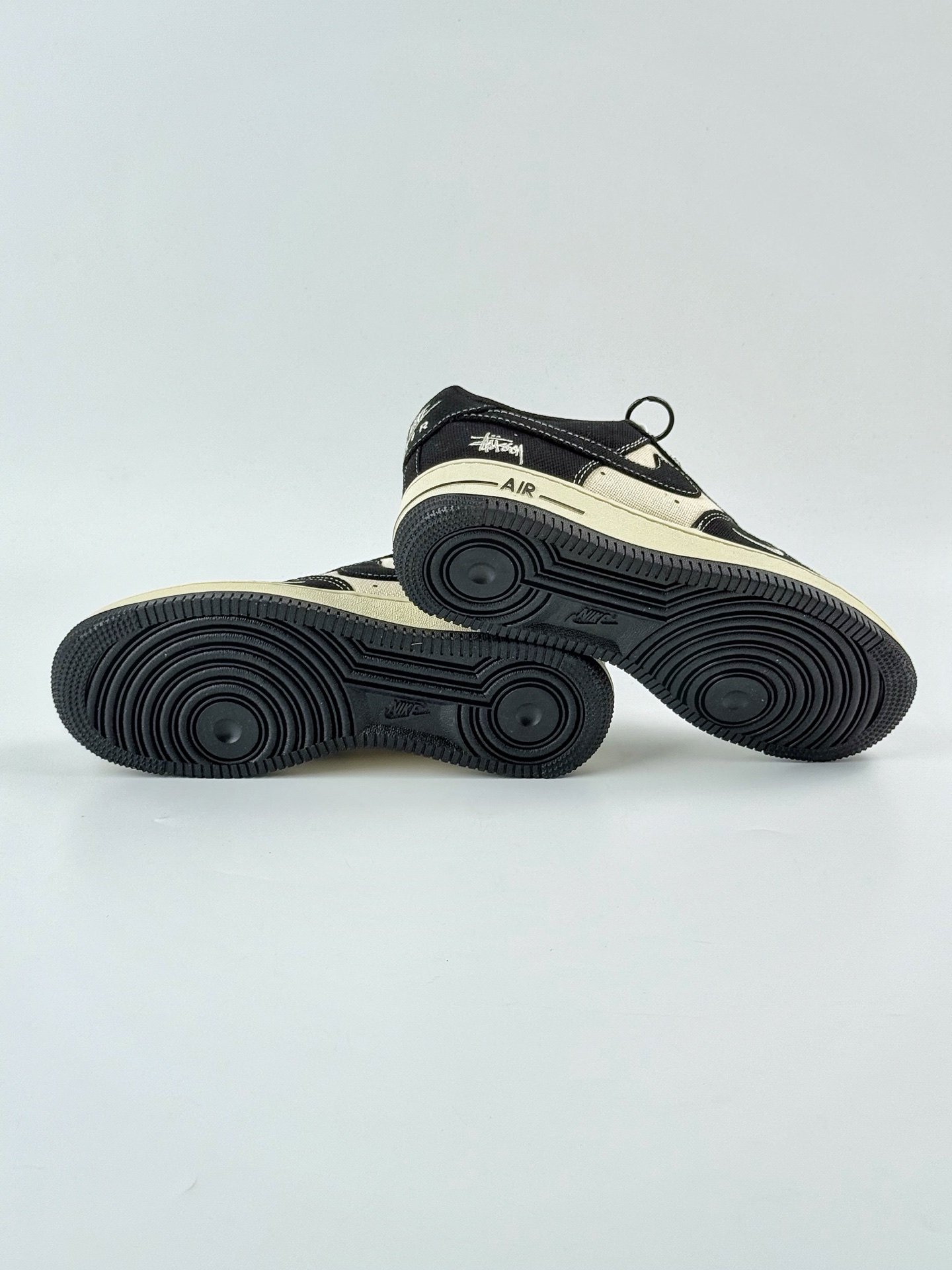 Nike Air Force 1 Low 07 x Stussy 黑米小钩帆布满天星 XX3168-156