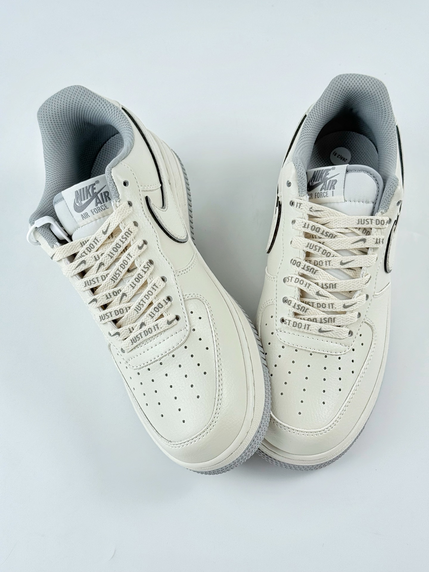 Nike Air Force 1 Low 07 x Stussy 白灰 UN1815-802