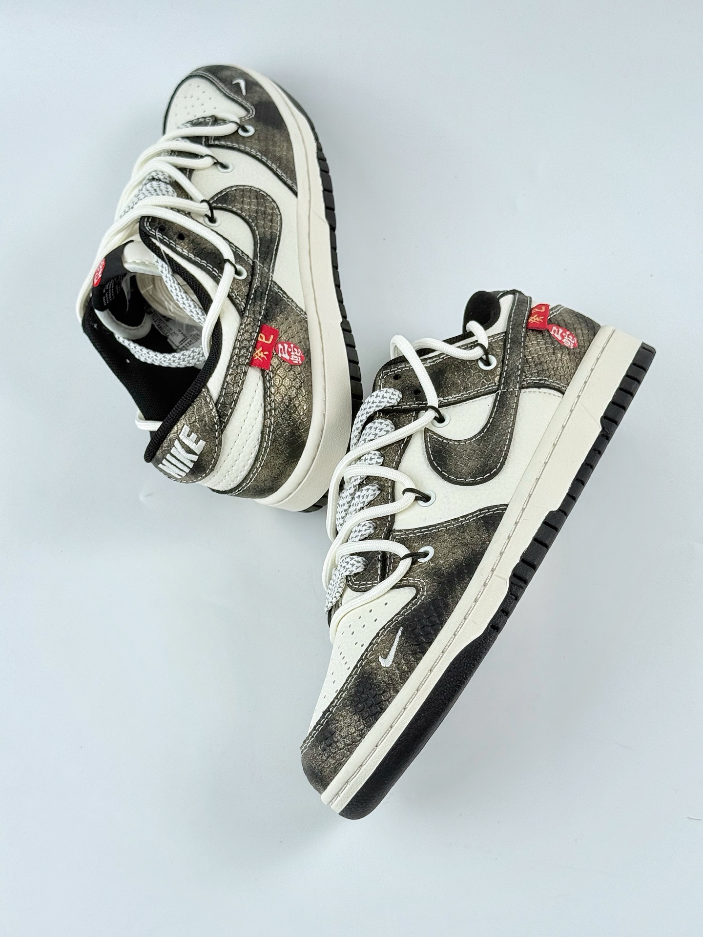 Nike SB Dunk Low 蛇年限定 暗金白小钩绑带满天星 YX5066-310