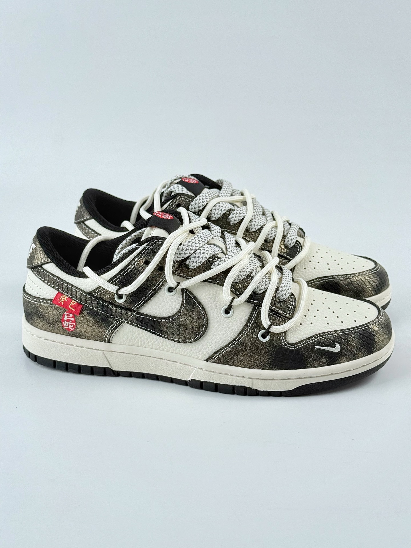 Nike SB Dunk Low 蛇年限定 暗金白小钩绑带满天星 YX5066-310