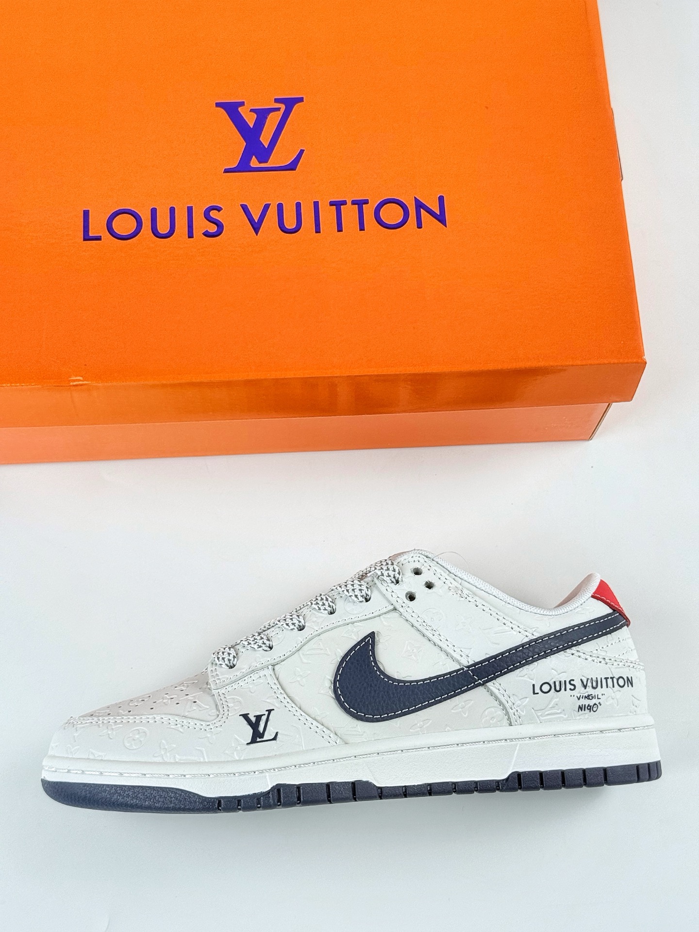 Nike SB Dunk Low x Louis Vuitton 白蓝红印花满天星 XX3168-146