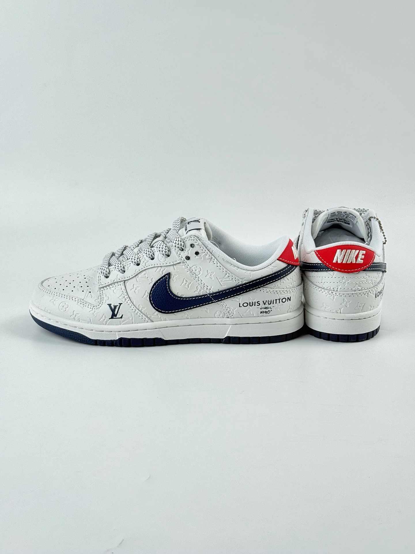 Nike SB Dunk Low x Louis Vuitton 白蓝红印花满天星 XX3168-146