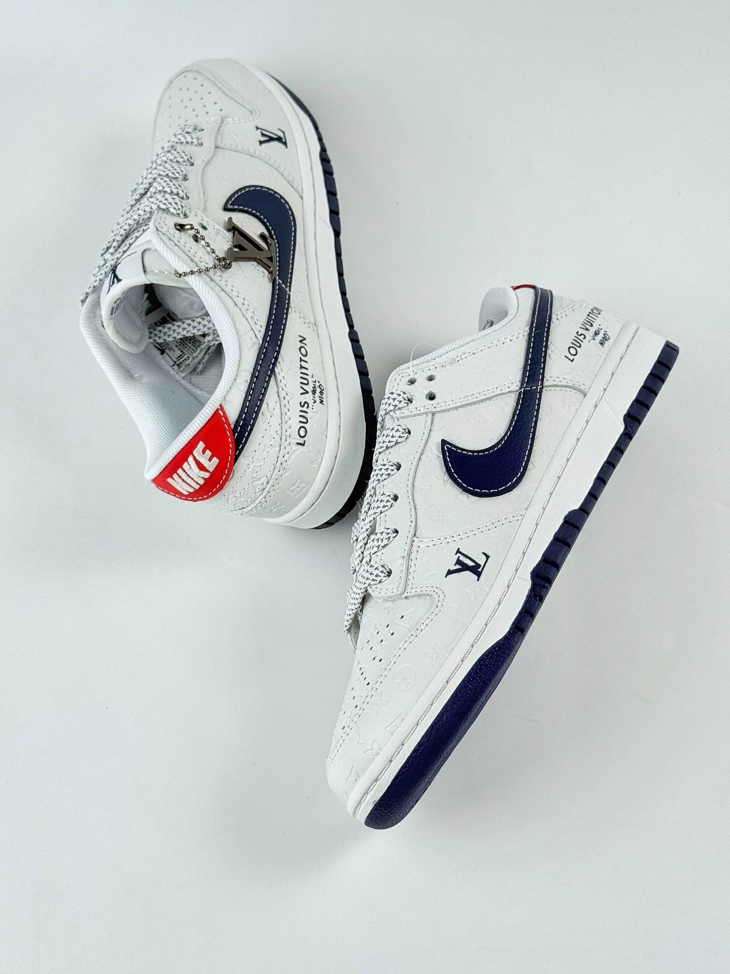 Nike SB Dunk Low x Louis Vuitton 白蓝红印花满天星 XX3168-146