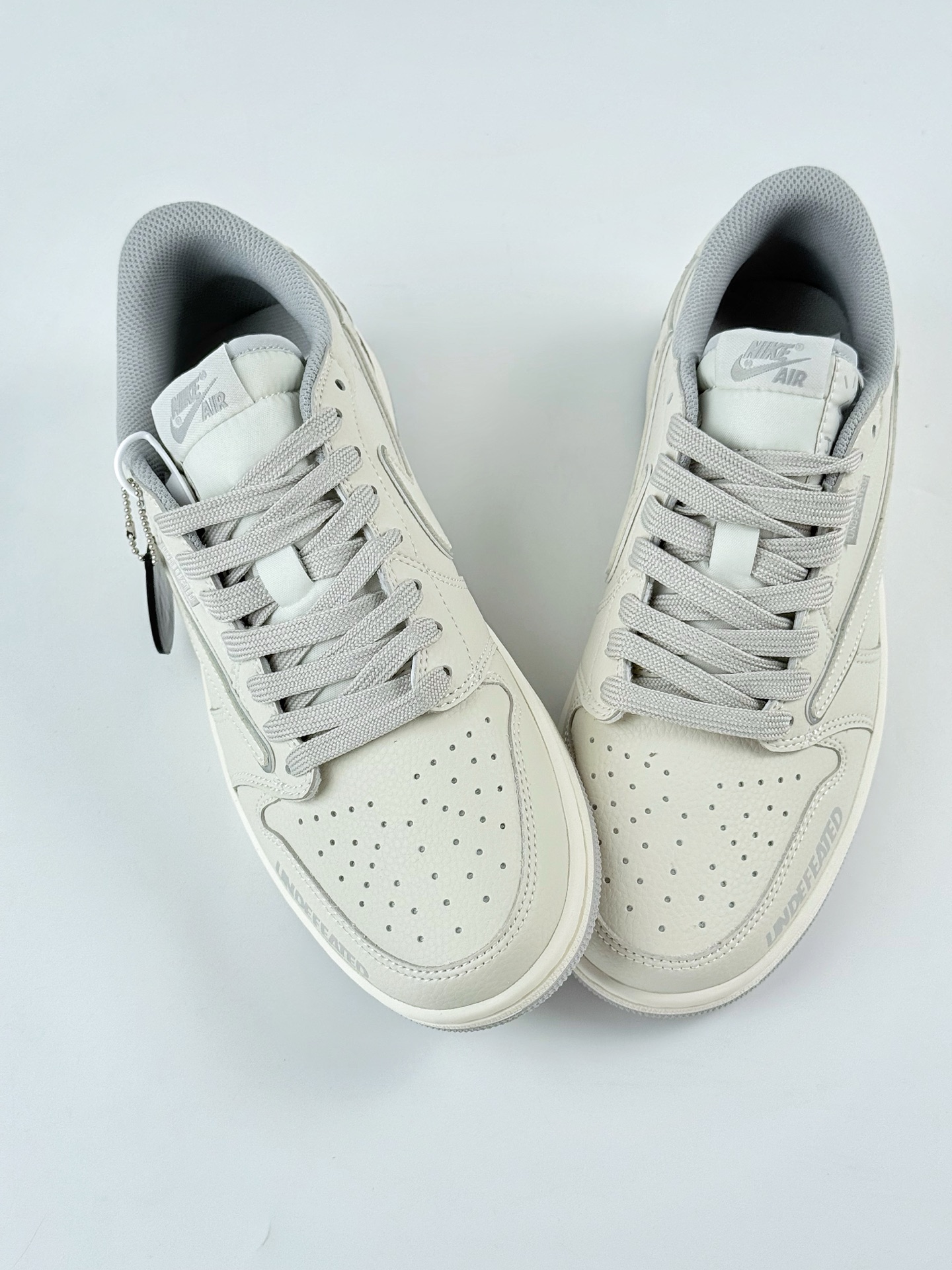 Travis Scott x Nike Air Jordan 1 Low x UNDEFEATED Air Jordan 1 Low 反转白灰倒钩 DF1845-532