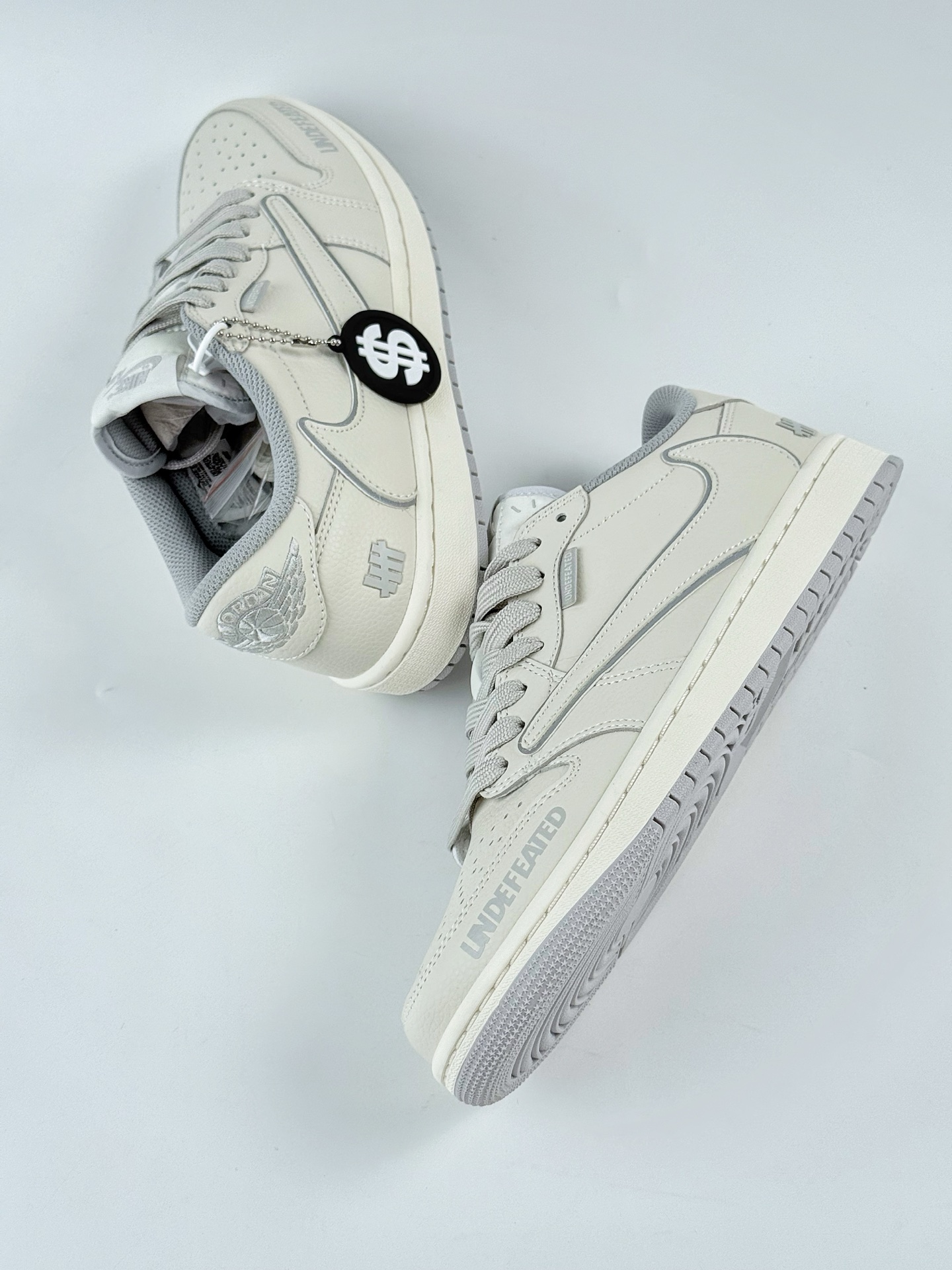 Travis Scott x Nike Air Jordan 1 Low x UNDEFEATED Air Jordan 1 Low 反转白灰倒钩 DF1845-532