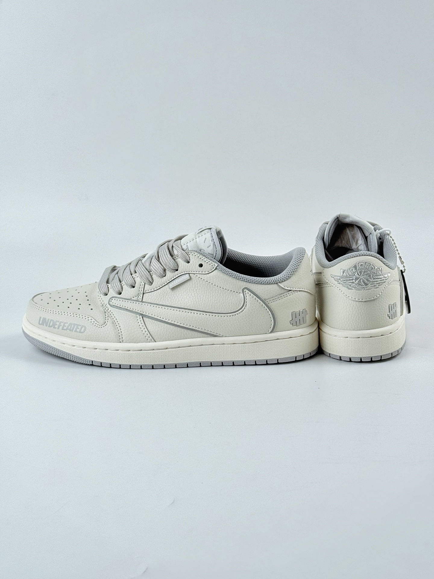 Travis Scott x Nike Air Jordan 1 Low x UNDEFEATED Air Jordan 1 Low 反转白灰倒钩 DF1845-532