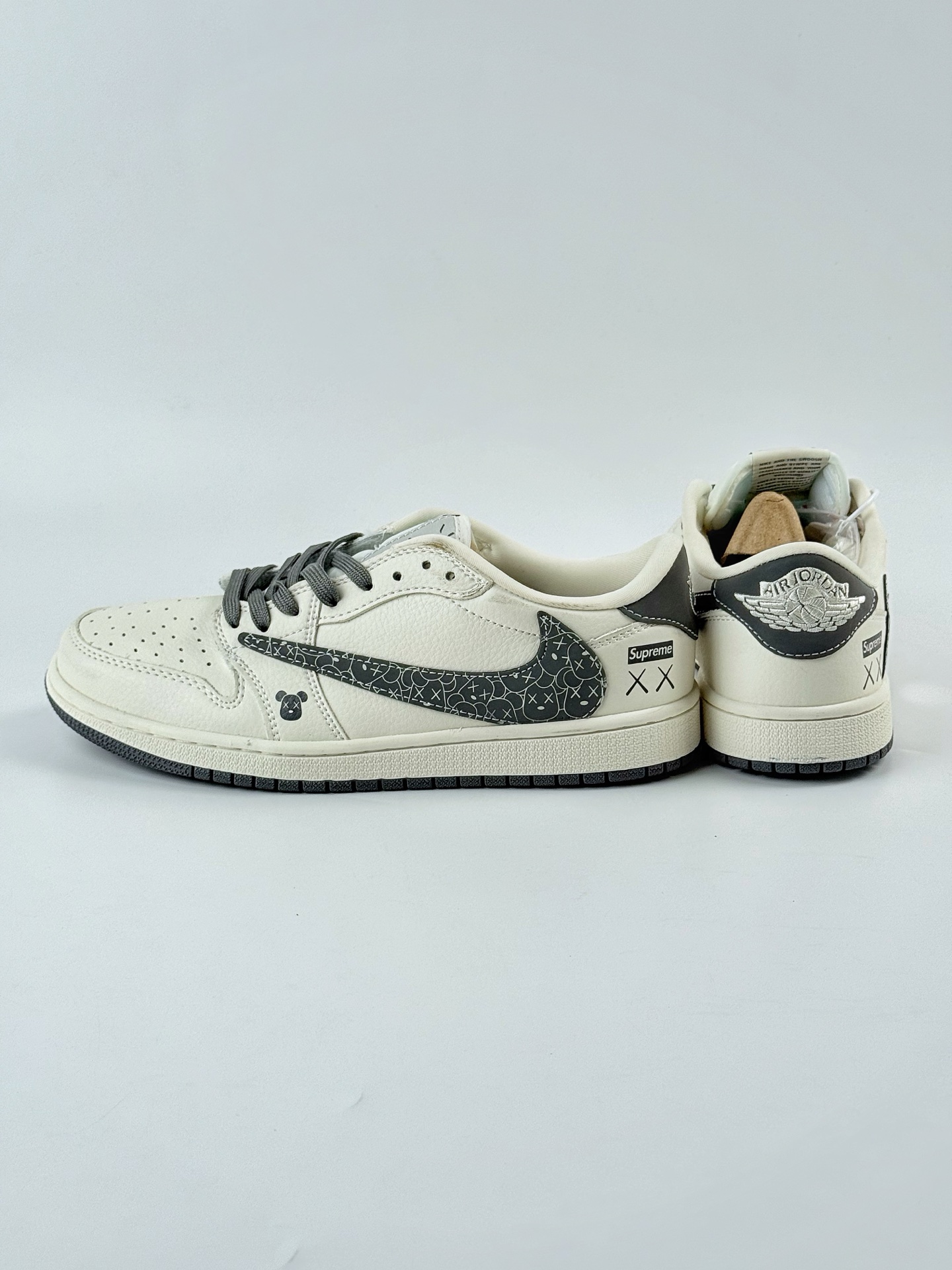 Travis Scott x Nike Air Jordan 1 Low x Supreme Air Jordan 1 Low 反转白灰倒钩 XS2024-035