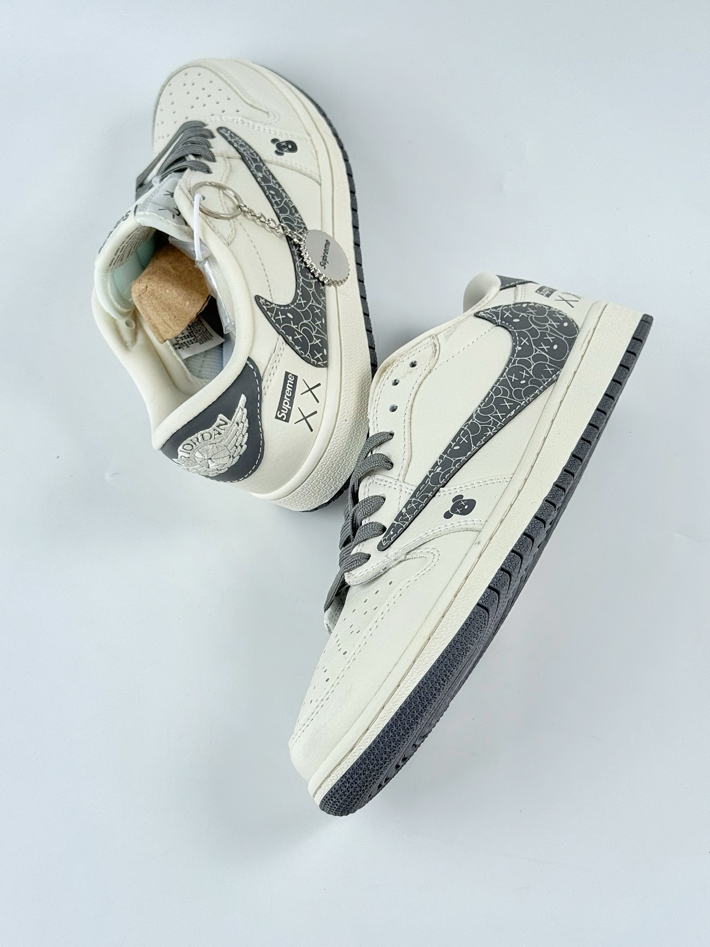 Travis Scott x Nike Air Jordan 1 Low x Supreme Air Jordan 1 Low 反转白灰倒钩 XS2024-035