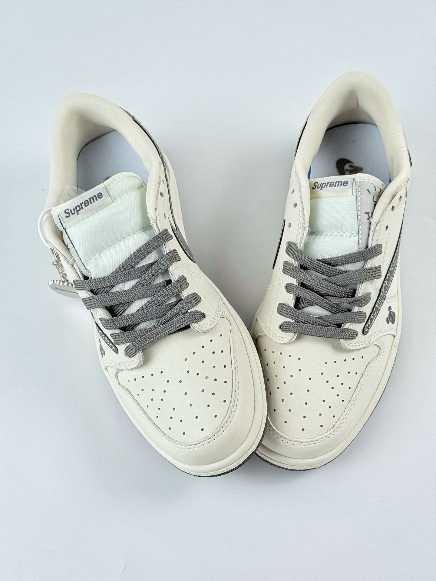 Travis Scott x Nike Air Jordan 1 Low x Supreme Air Jordan 1 Low 反转白灰倒钩 XS2024-035