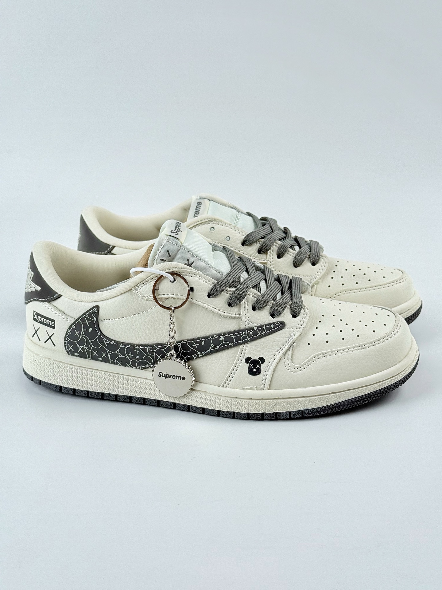 Travis Scott x Nike Air Jordan 1 Low x Supreme Air Jordan 1 Low 反转白灰倒钩 XS2024-035