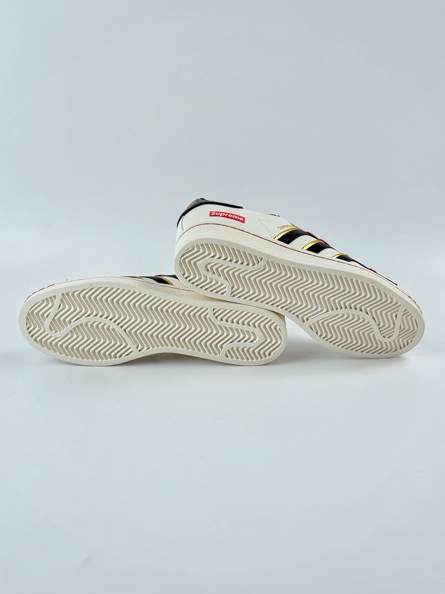 AD Originals Superstar x Supreme 白黑红满天星 BZ2524